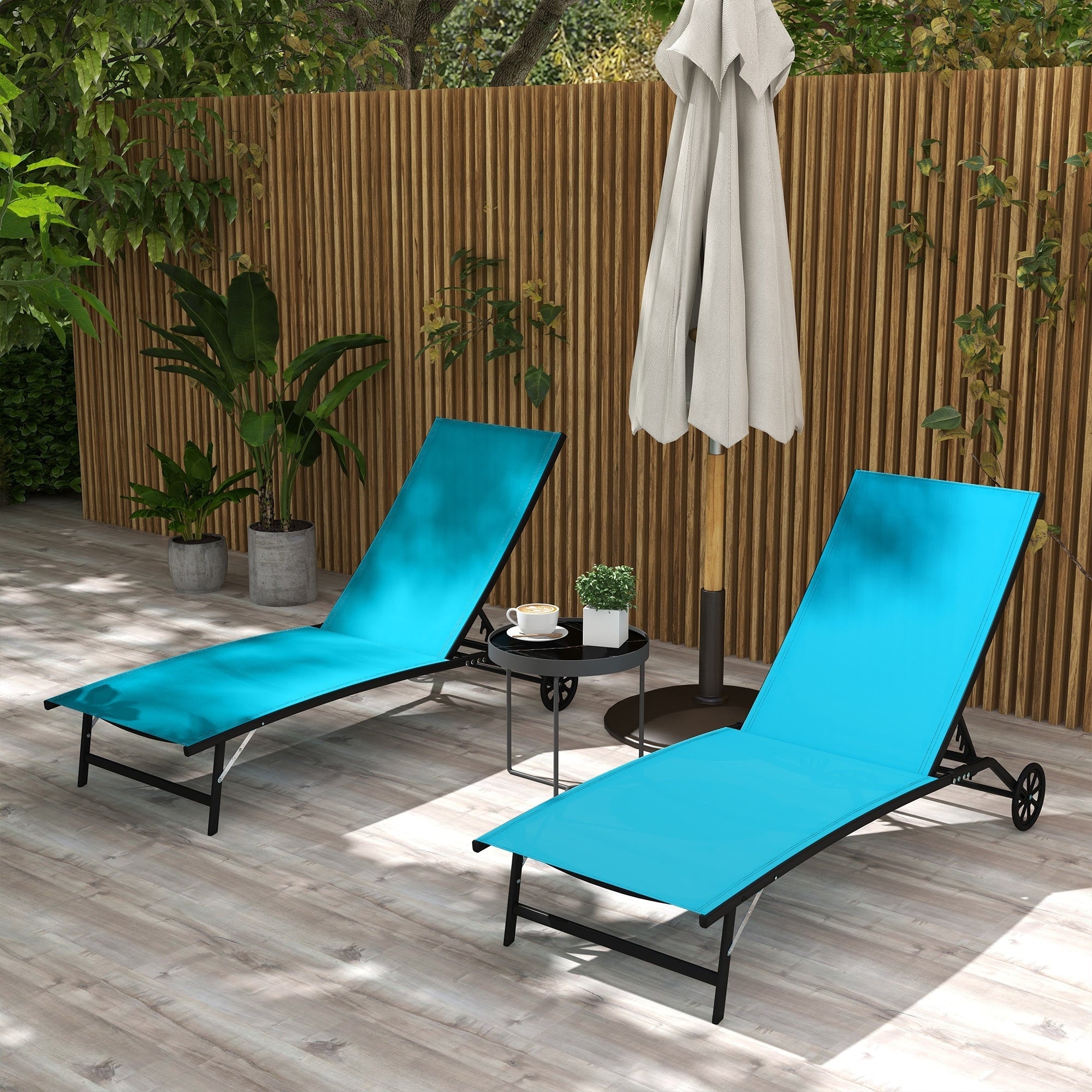 Ensemble de 2 chaises longues de patio Outsunny, fauteuil inclinable d'extérieur 2 pièces avec roulettes, dossier réglable sur 5 niveaux