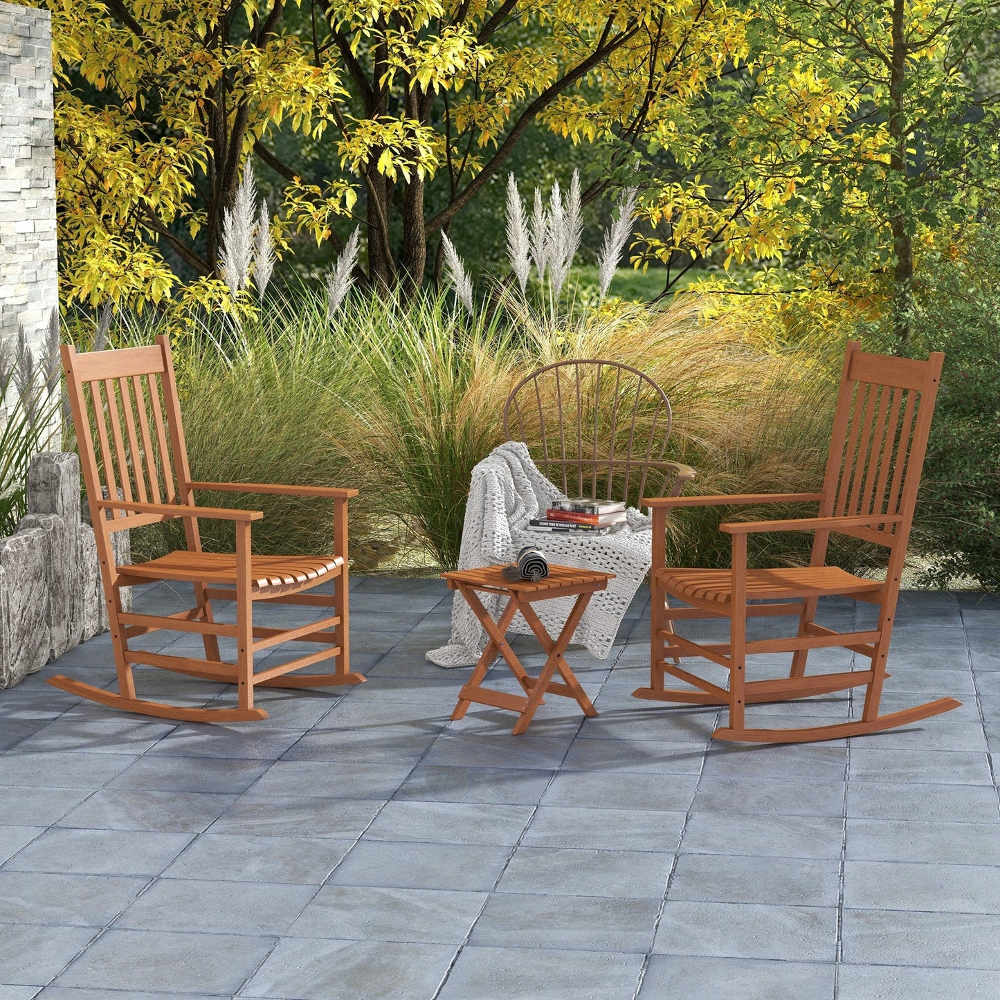 Ensemble de chaises à bascule en bois Outsunny avec table d'appoint pliable, chaises à bascule d'extérieur