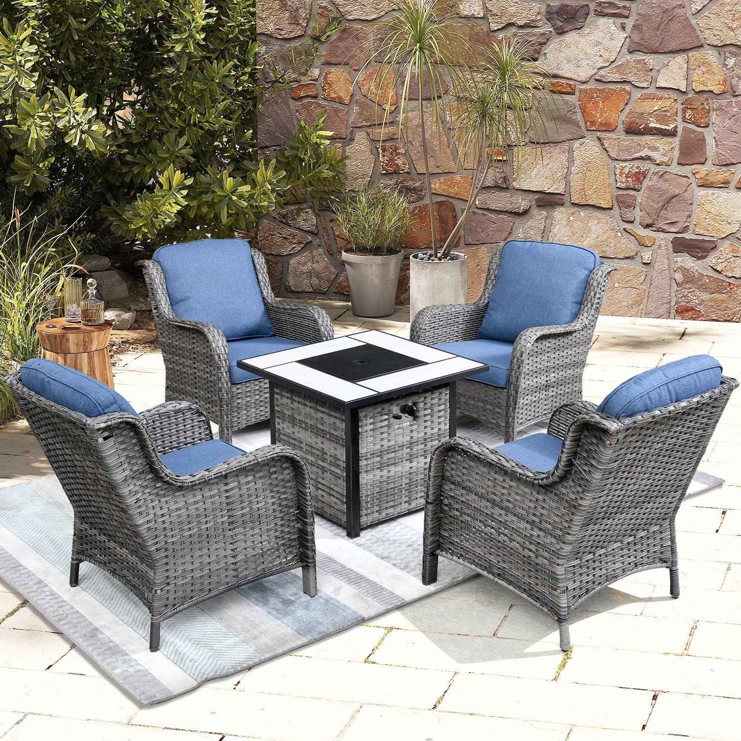 Ensemble de 5 chaises de patio en osier OVIOS avec table à feu de 30 pouces