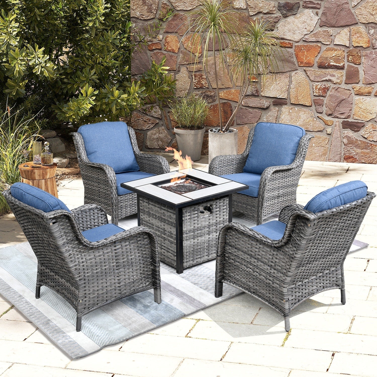 Ensemble de 5 chaises de patio en osier OVIOS avec table à feu de 30 pouces