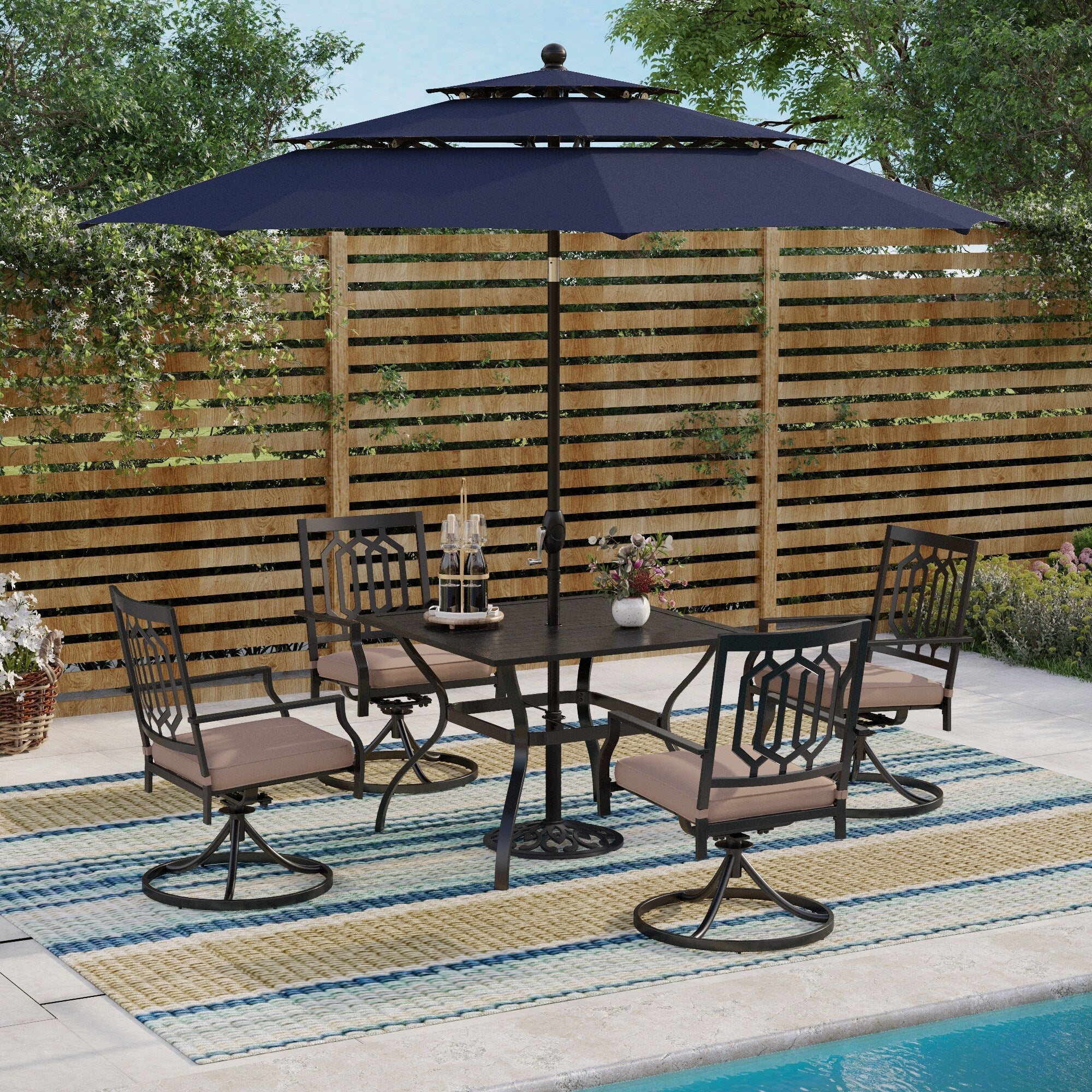 Ensemble de salle à manger de patio MAISON ARTS 5 pièces avec parasol rond de 10 pieds, 4 chaises de salle à manger pivotantes avec coussin et table de patio à lattes en acier