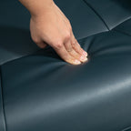 Fauteuil inclinable pivotant en cuir synthétique avec base en bois, accoudoirs rembourrés et inclinaison manuelle