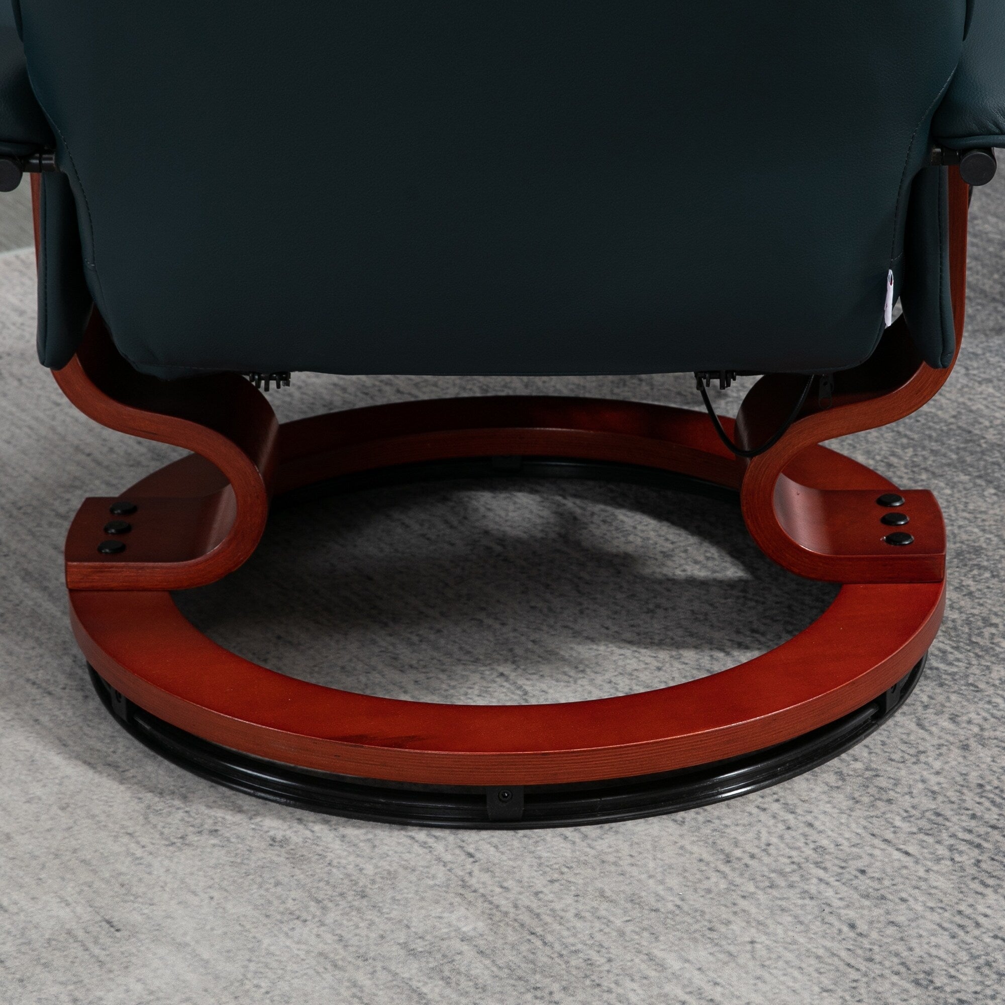 Fauteuil inclinable pivotant en cuir synthétique avec base en bois, accoudoirs rembourrés et inclinaison manuelle