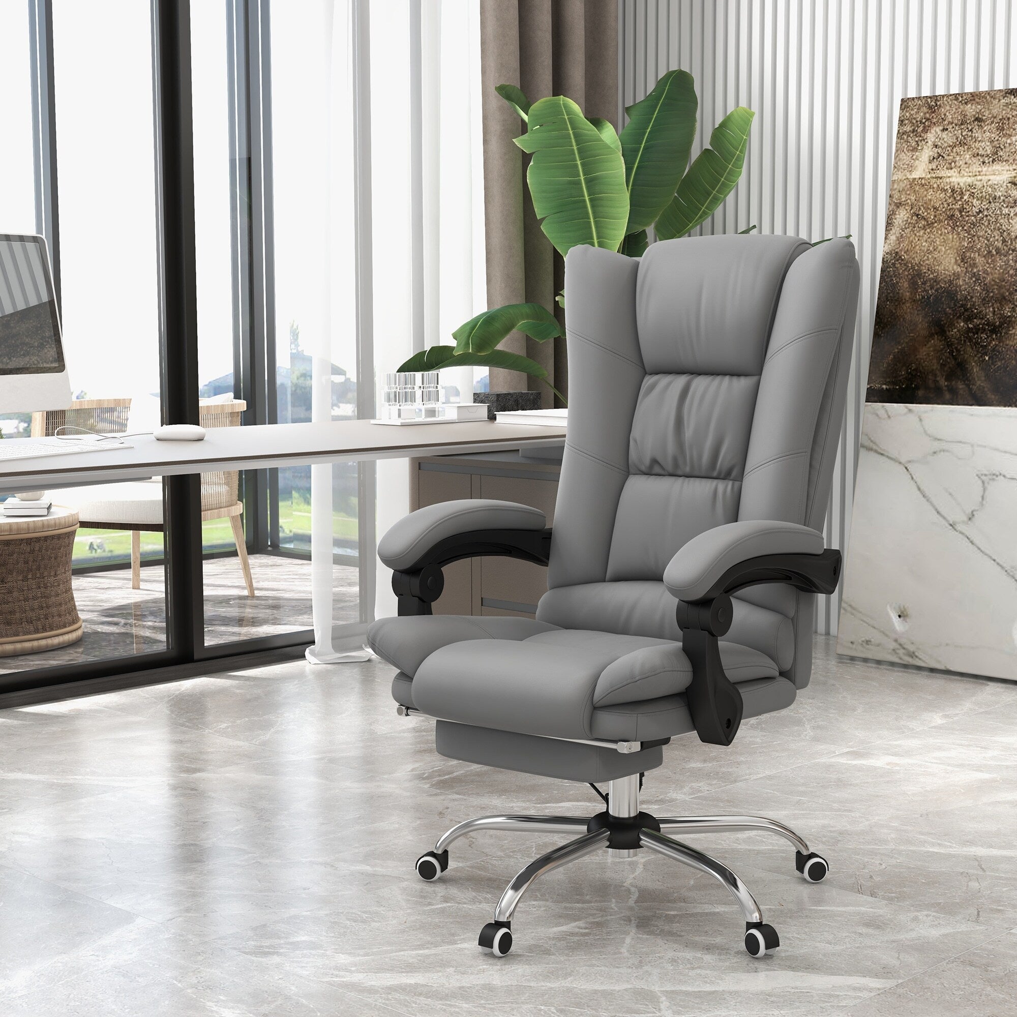 Fauteuil de bureau chauffant en cuir PU avec massage par vibrations, dossier inclinable de 135°, repose-pieds réglable et télécommande.