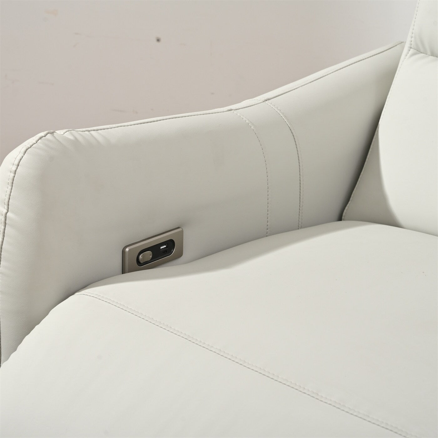 Fauteuil inclinable électrique en cuir PU avec port USB-C et capacité de charge de 150 kg