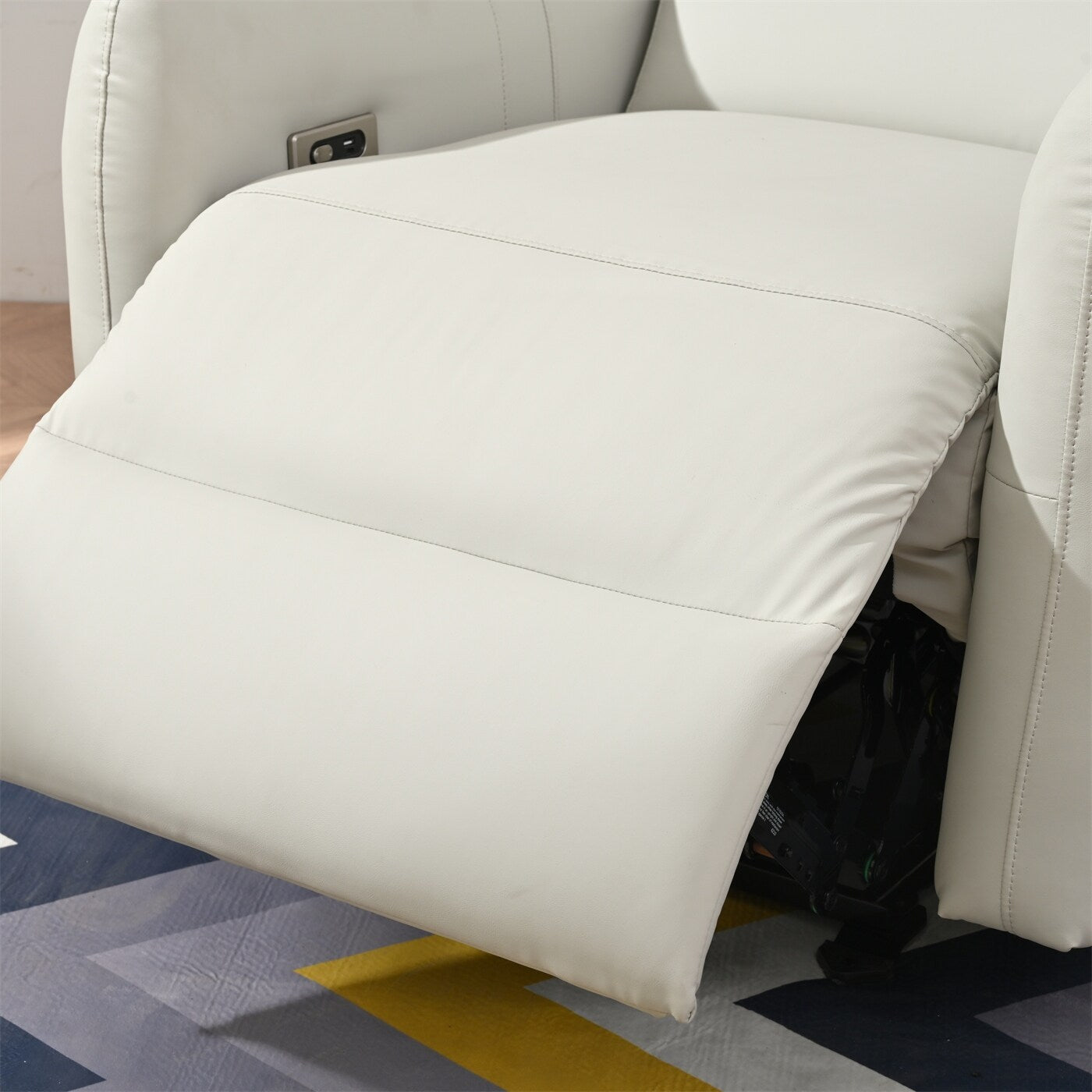 Fauteuil inclinable électrique en cuir PU avec port USB-C et capacité de charge de 150 kg