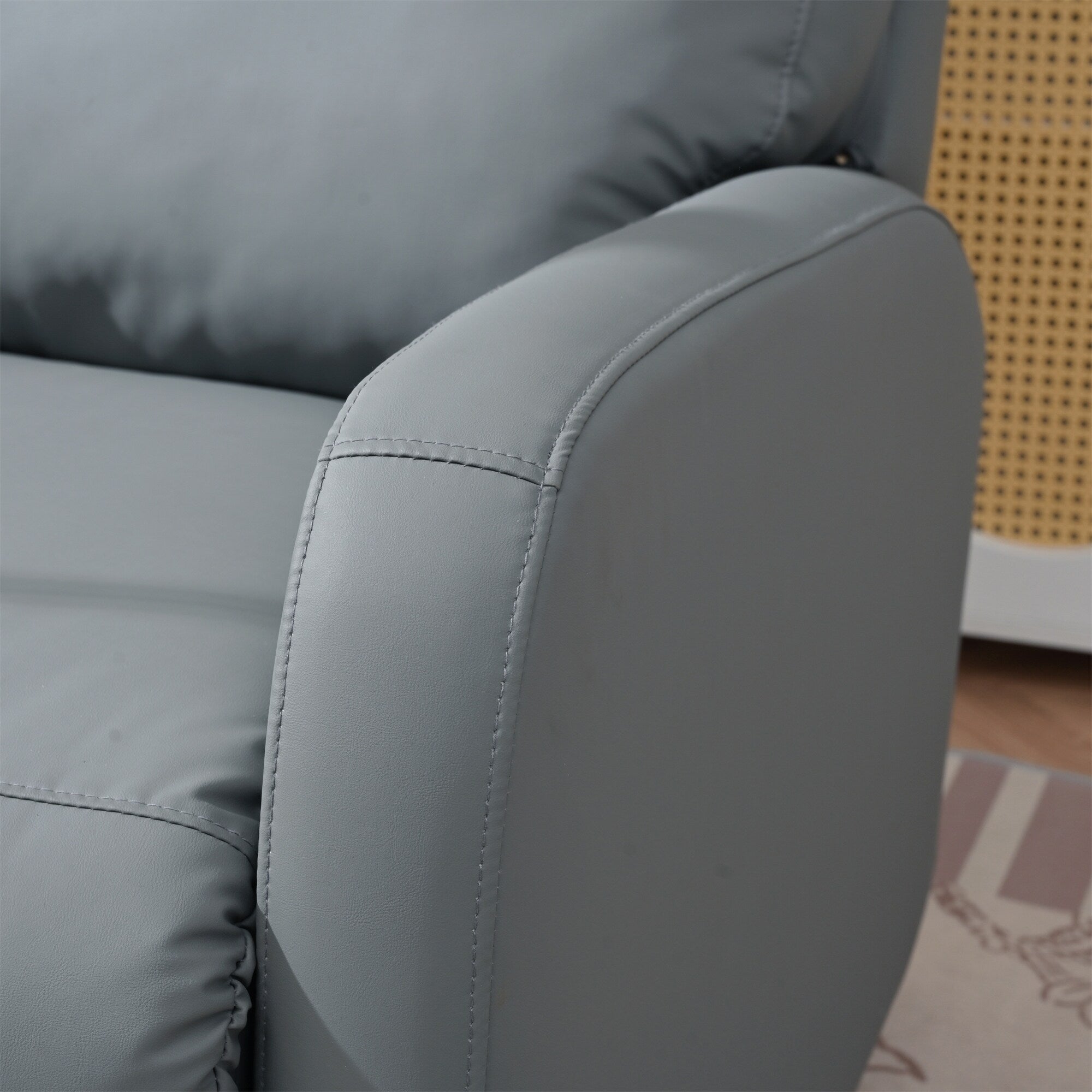 Fauteuil inclinable pivotant en polyuréthane avec rotation à 270°, inclinaison électrique de 95 à 160° et deux ports USB - Capacité de 150 kg