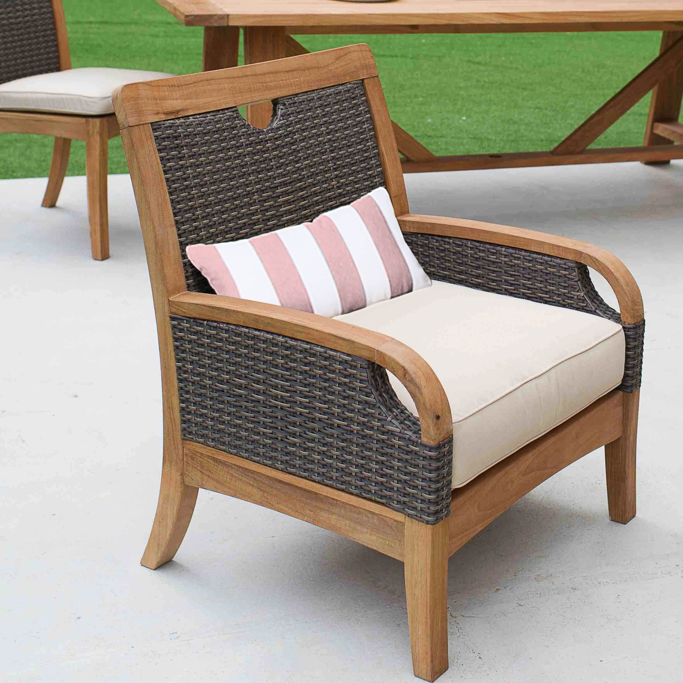 Ensemble de salon de jardin Cambridge Casual Palma 3 pièces en teck et osier avec oreiller GRATUIT