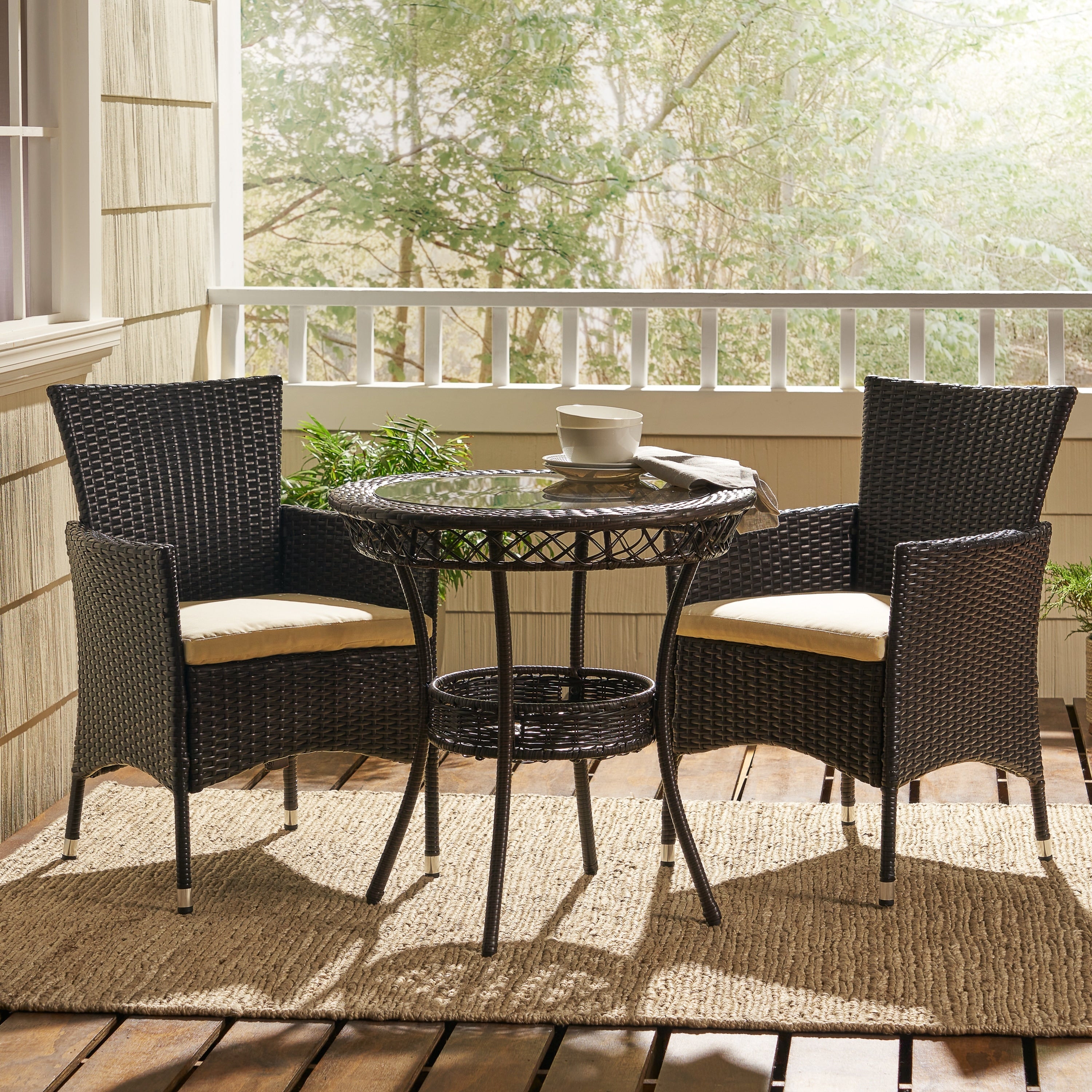 Ensemble bistrot d'extérieur Parker 3 pièces en osier avec coussins par Christopher Knight Home