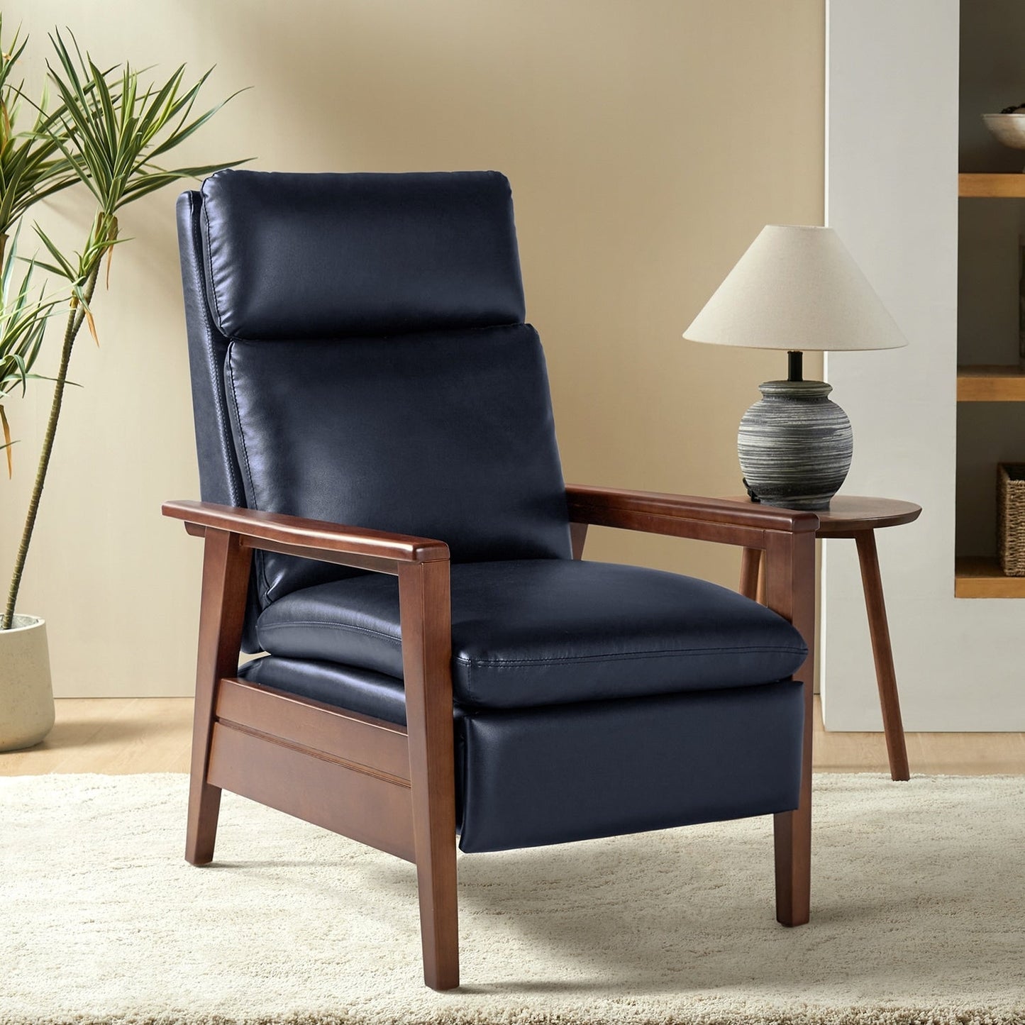 Fauteuil inclinable en cuir végétalien et bois massif Patrick, style milieu du siècle, par HULALA HOME