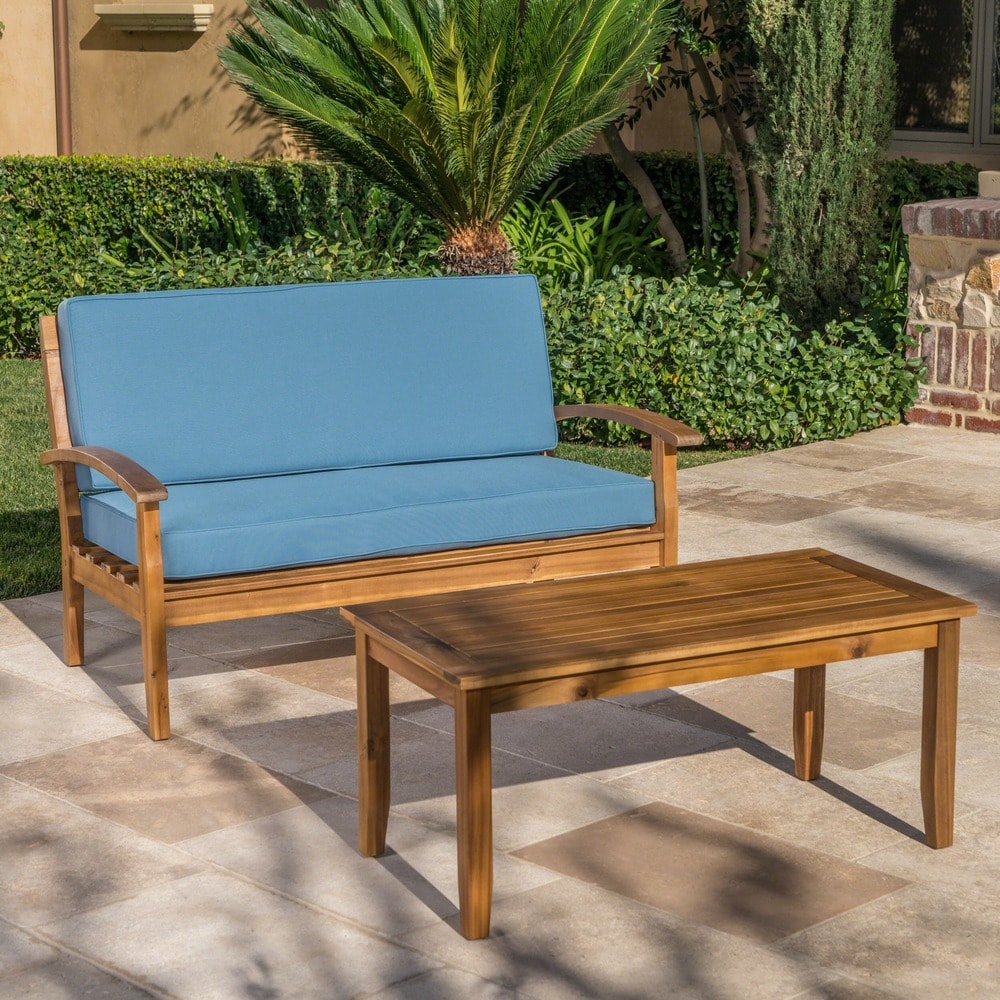 Ensemble causeuse et table d'extérieur Peyton en bois d'acacia avec coussins par Christopher Knight Home