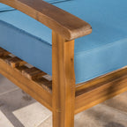 Ensemble causeuse et table d'extérieur Peyton en bois d'acacia avec coussins par Christopher Knight Home