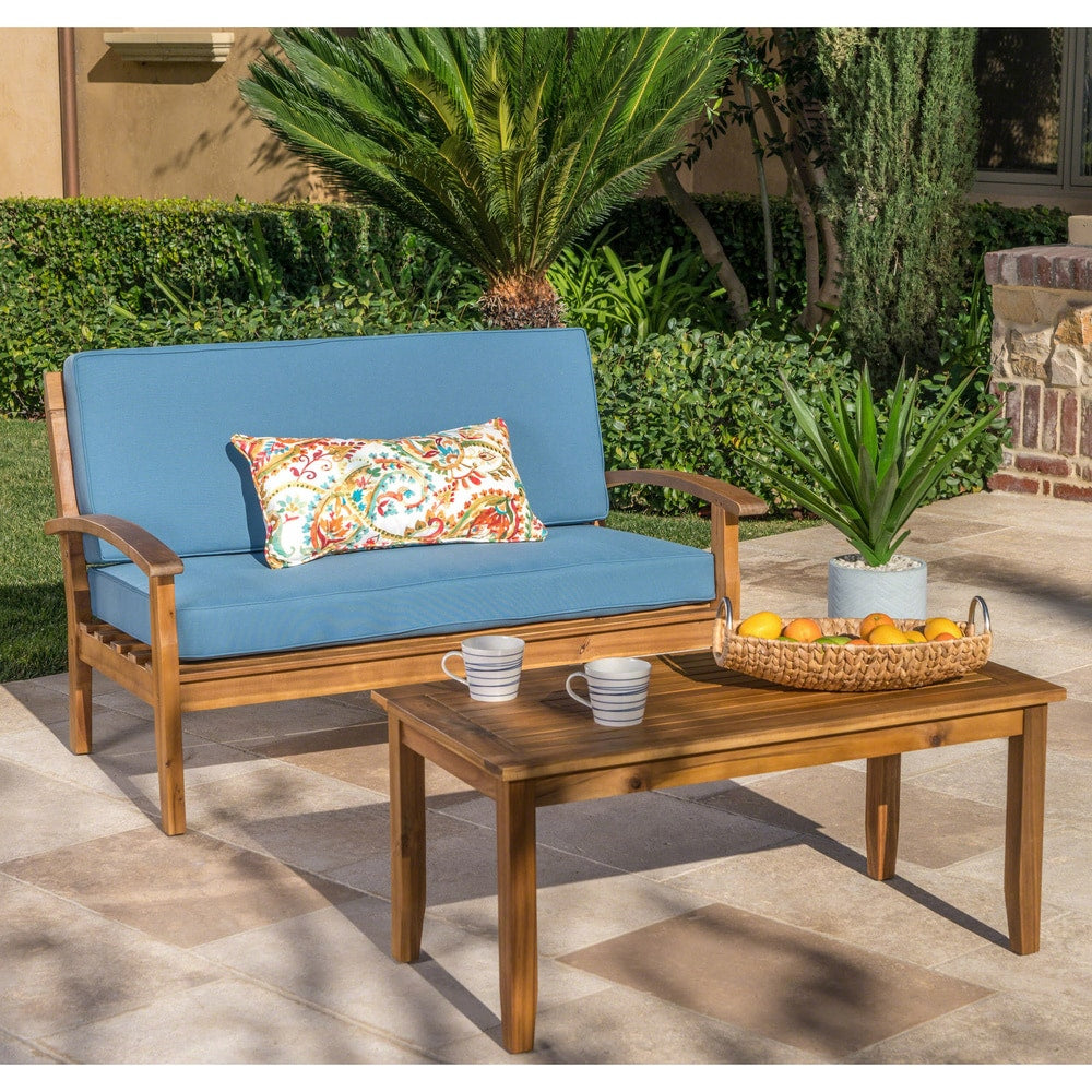 Ensemble causeuse et table d'extérieur Peyton en bois d'acacia avec coussins par Christopher Knight Home