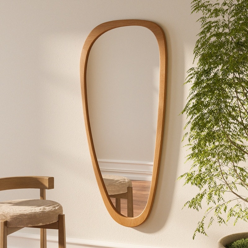 Miroir mural asymétrique en forme de pavé avec cadre en pin