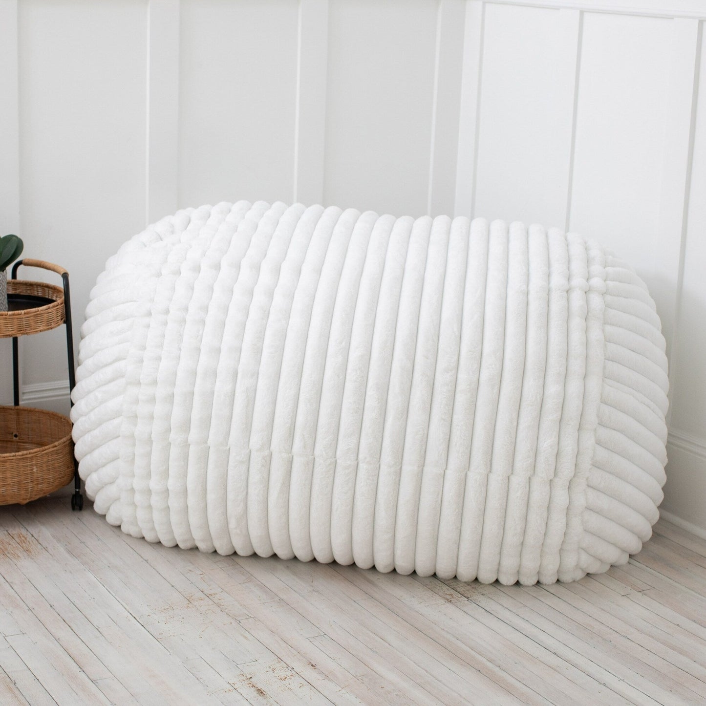 Pouf causeuse en fausse fourrure côtelée et pelucheuse - 64 - Crème