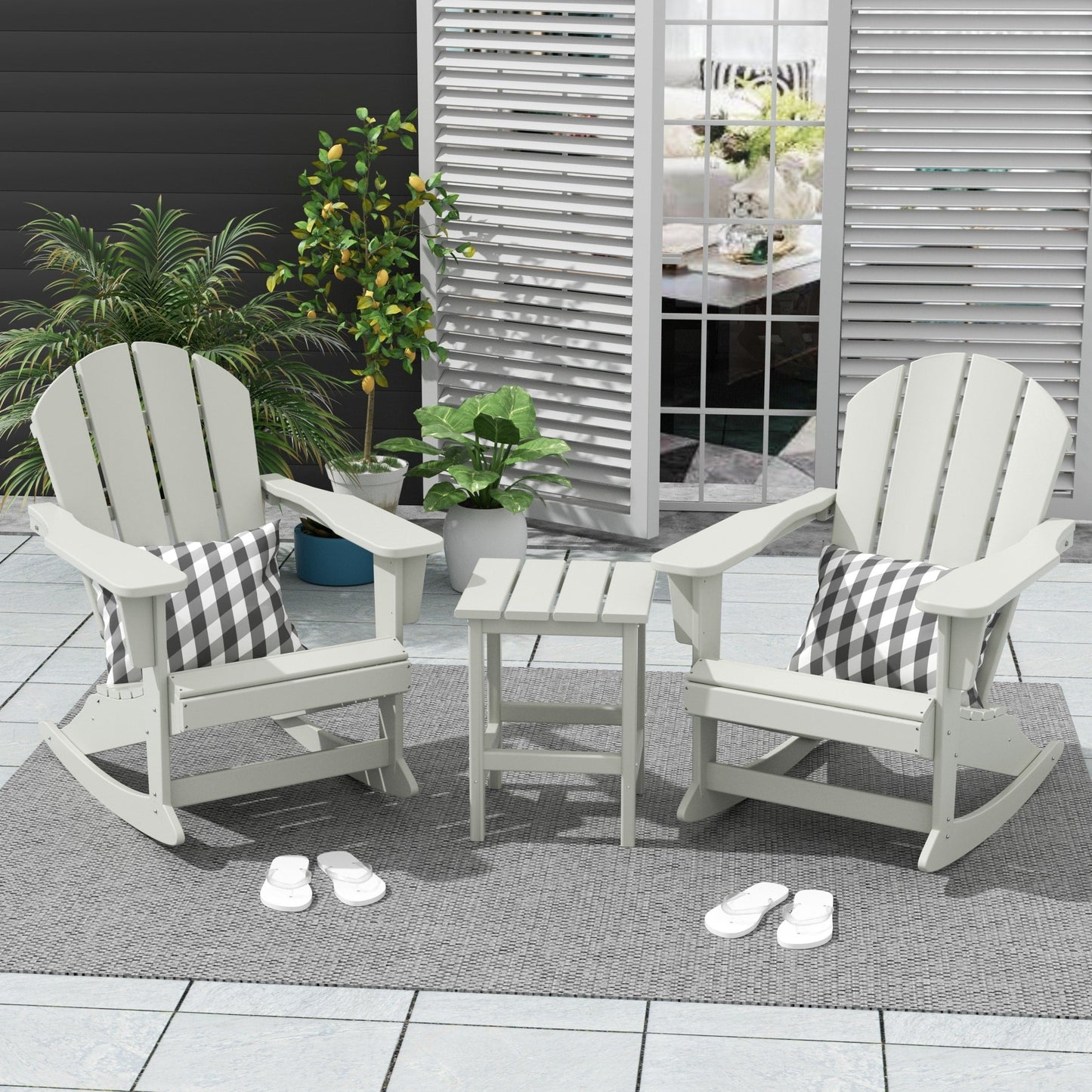 Chaises à bascule d'extérieur Polytrends Laguna en PEHD toutes saisons avec table d'appoint (ensemble de 3 pièces)
