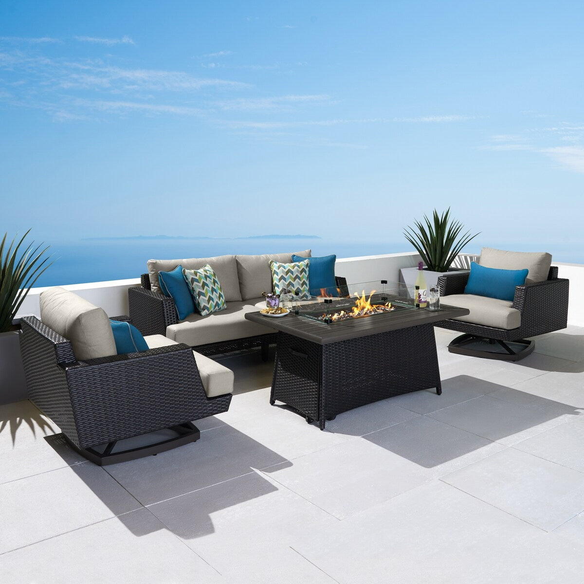 Ensemble de 4 sièges de patio d'extérieur Portofino Casual Sunbrella avec fonction de mouvement et de feu