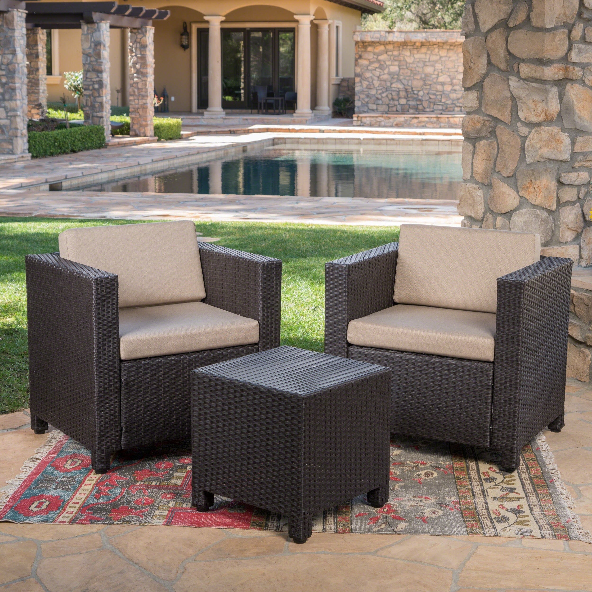 Ensemble de salon de jardin 3 pièces en osier avec coussins Puerta par Christopher Knight Home