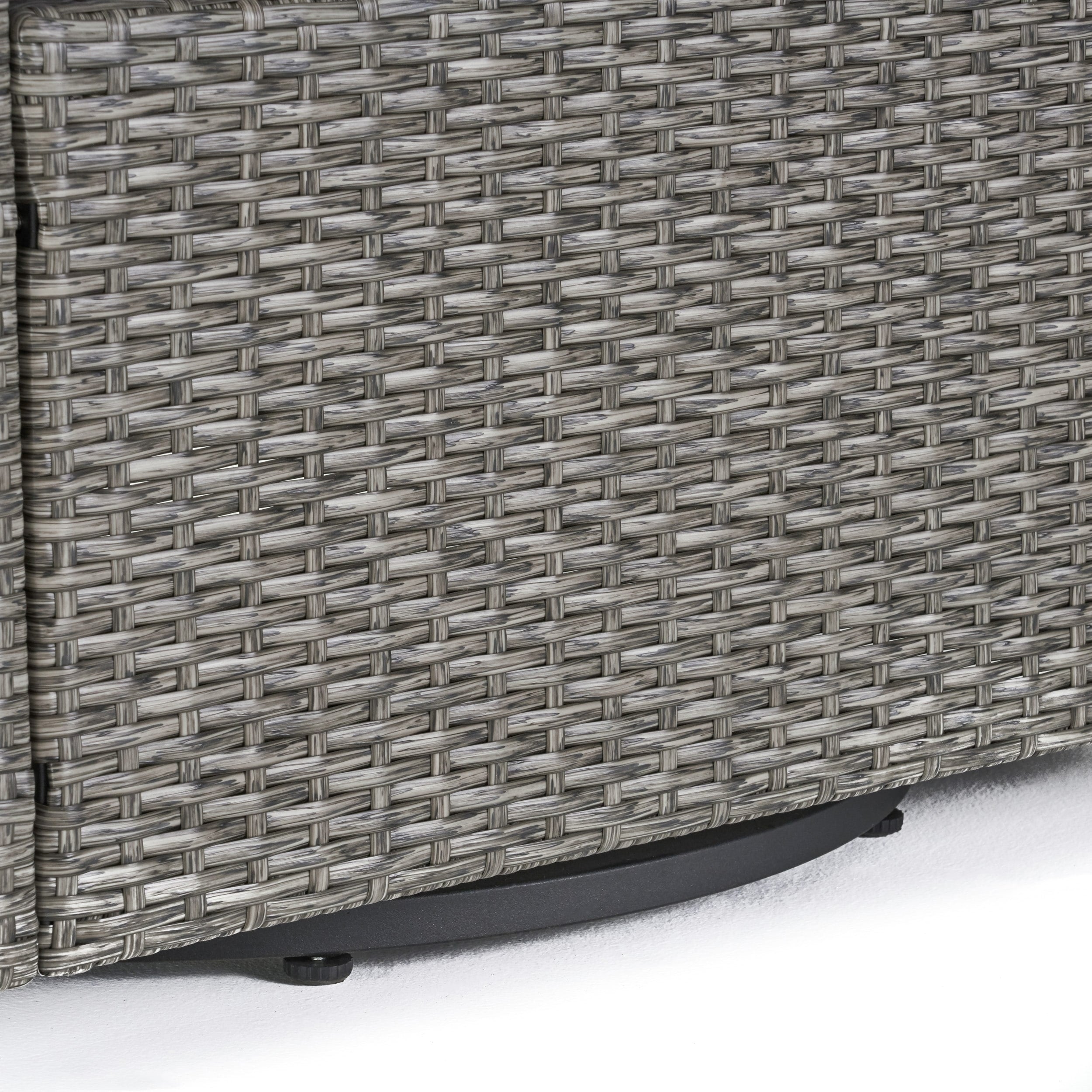 Fauteuil club pivotant d'extérieur en osier Puerta par Christopher Knight Home