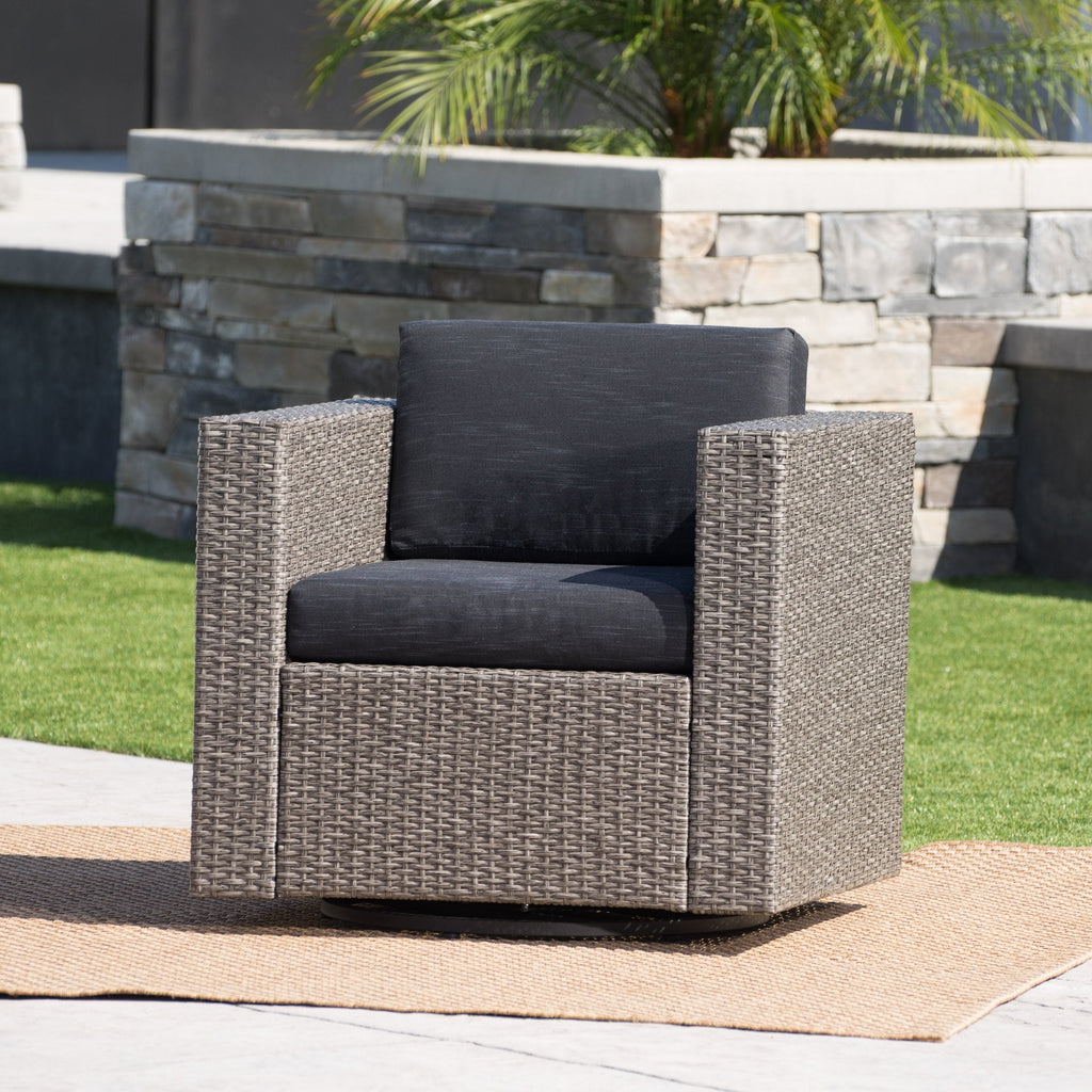 Fauteuil club pivotant d'extérieur en osier Puerta par Christopher Knight Home