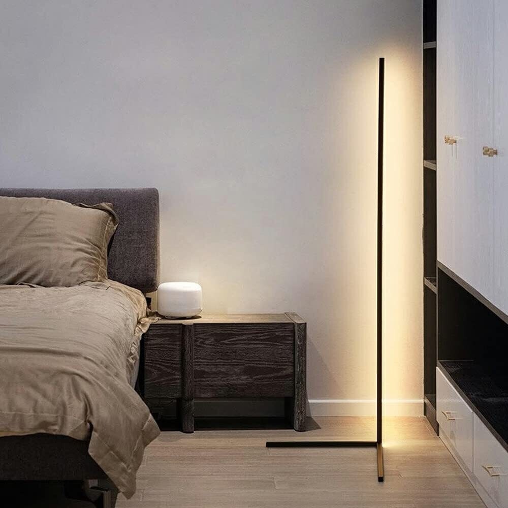 Lampadaire d'angle à LED RGBCW avec télécommande