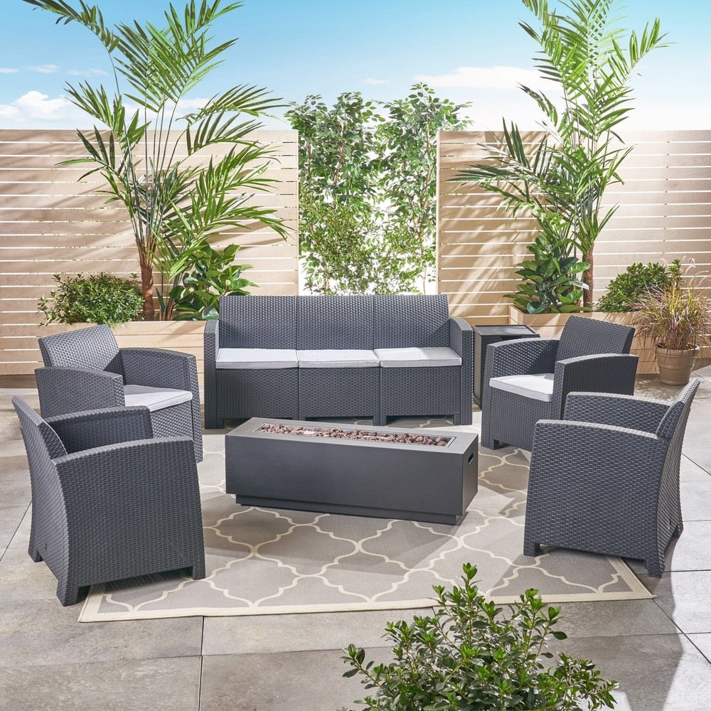 Ensemble de salon de jardin Rensing 7 places en osier imprimé avec foyer et support de réservoir par Christopher Knight Home