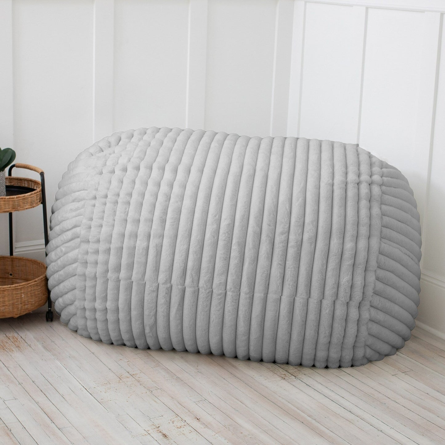 Pouf causeuse en fausse fourrure côtelée - 64 - Gris