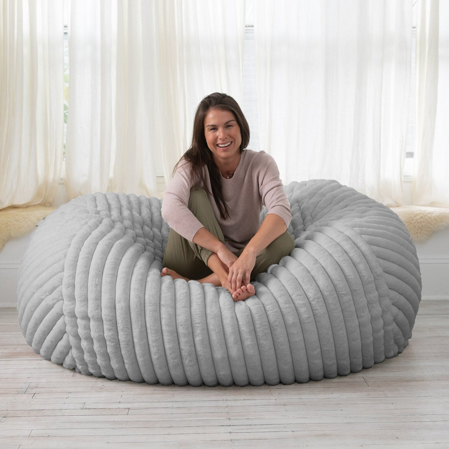 Pouf causeuse en fausse fourrure côtelée - 64 - Gris