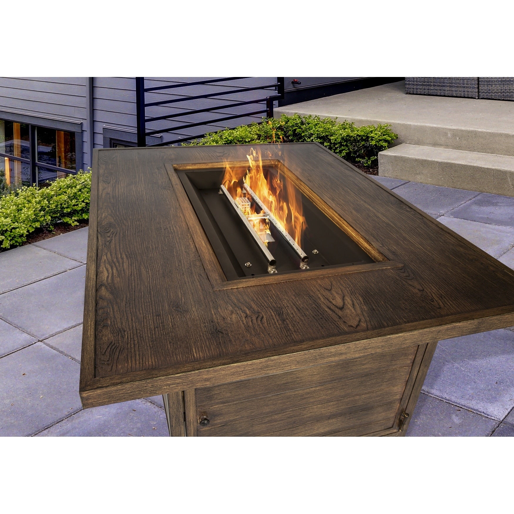 Ensemble de 5 sièges d'extérieur en osier et grès Rio Vista avec table et foyer