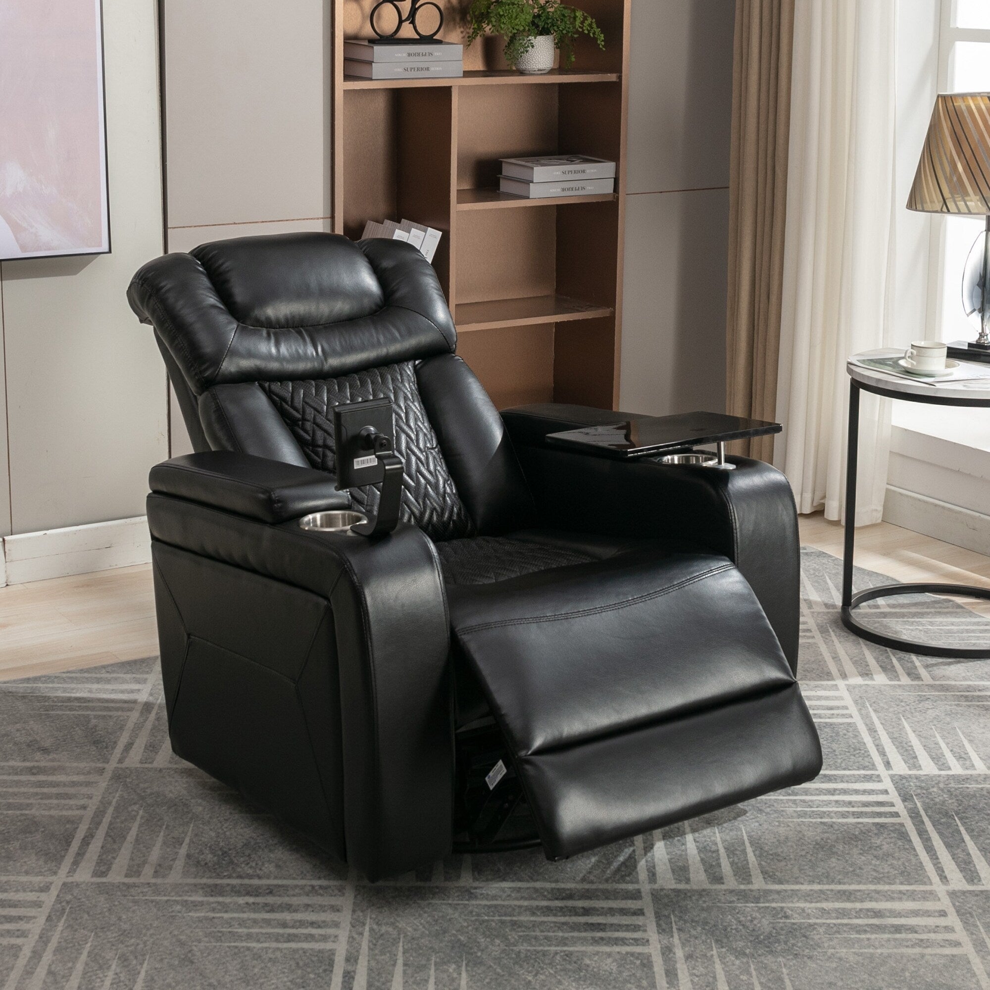 Fauteuil inclinable électrique pivotant à 270° en cuir PU avec support de dossier, tablette, support de téléphone, port USB et rangement dissimulé pour les accoudoirs.