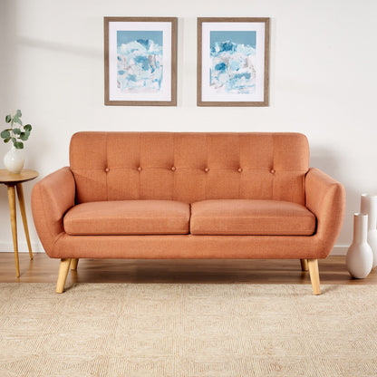 Charmant canapé causeuse compact Roomfitters avec dossier capitonné et coutures gaufrées pour petits espaces, recouvert de tissu doux