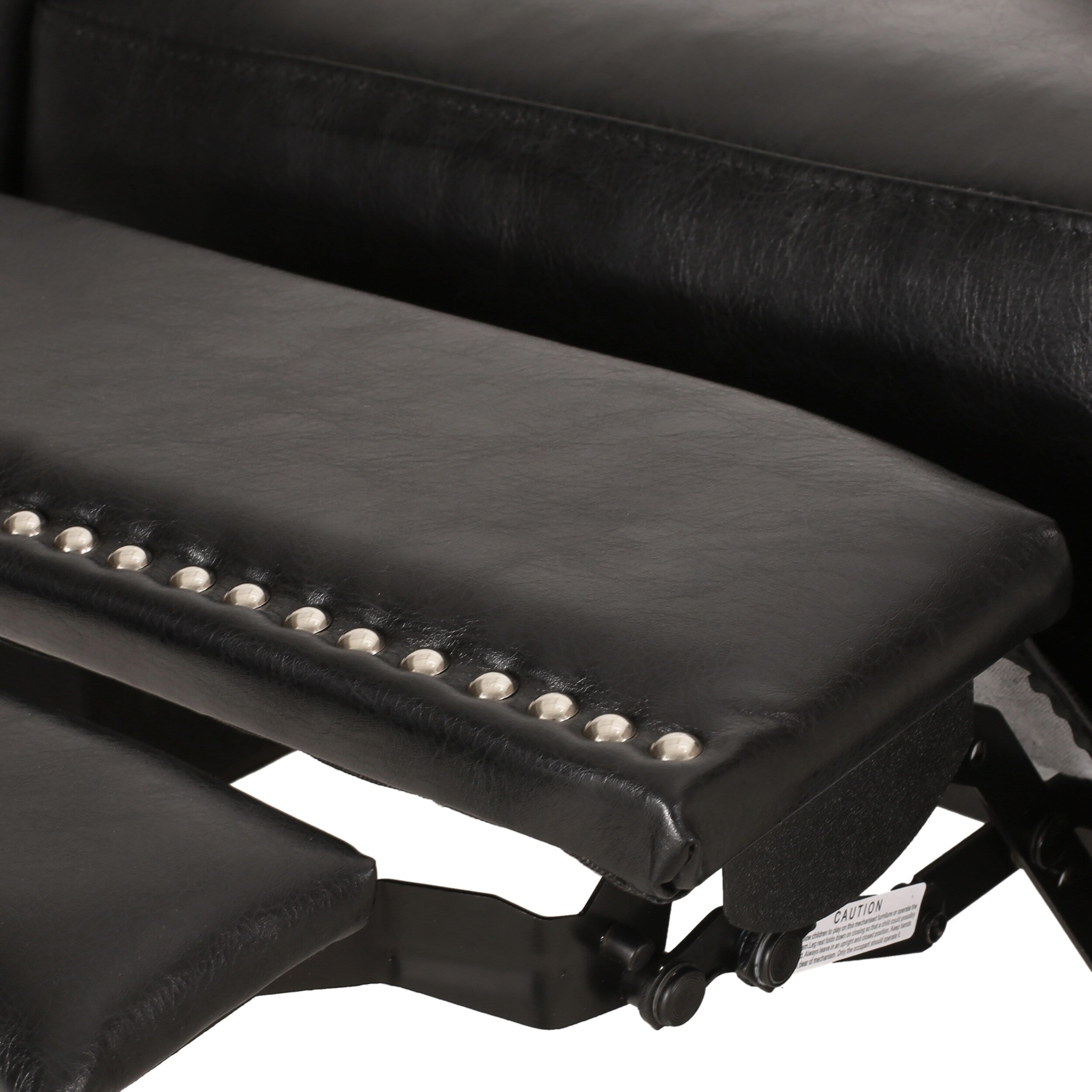 Fauteuil inclinable en cuir synthétique marron foncé avec rivets, confortable et inclinable pour le salon.