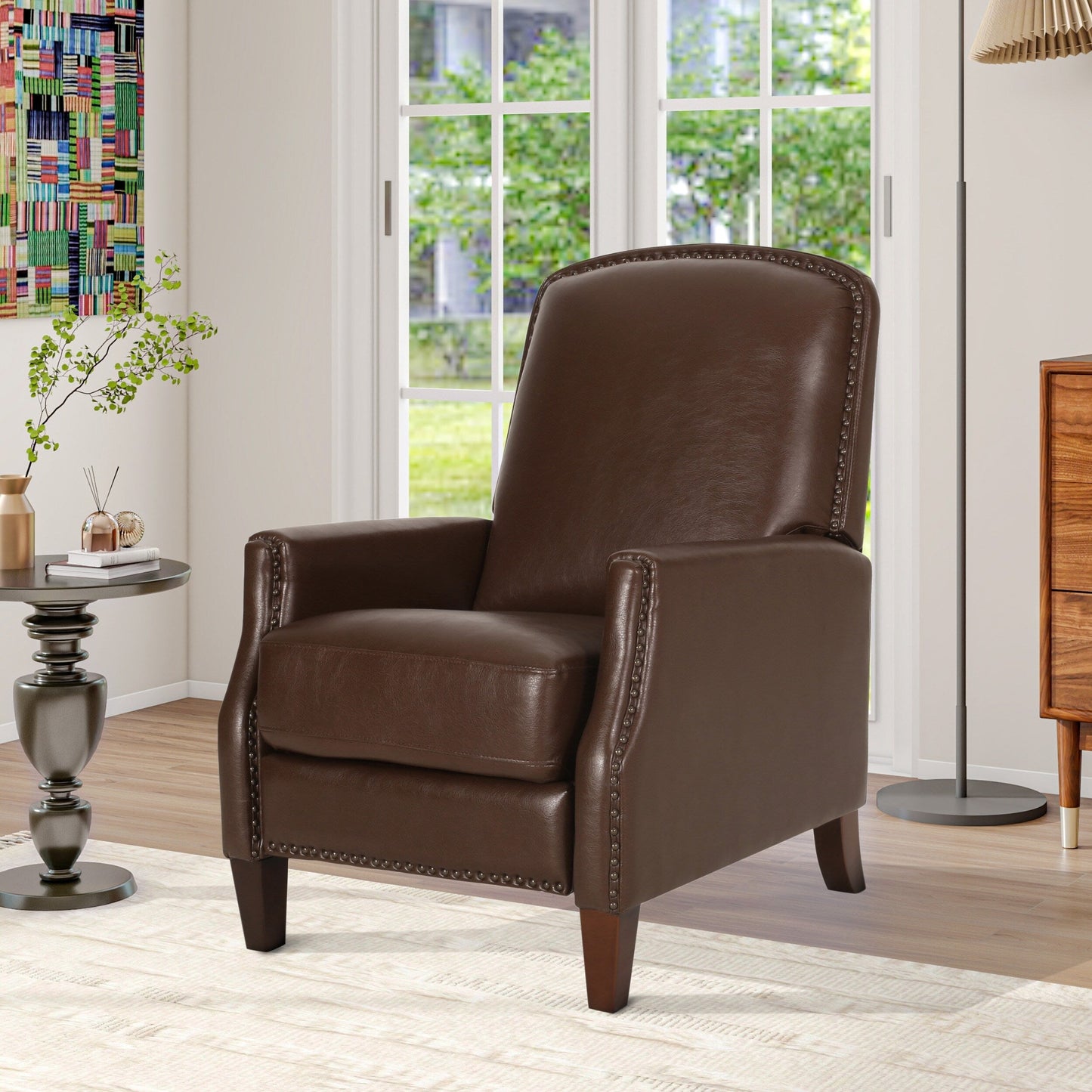 Fauteuil inclinable en cuir synthétique marron foncé avec rivets, confortable et inclinable pour le salon.