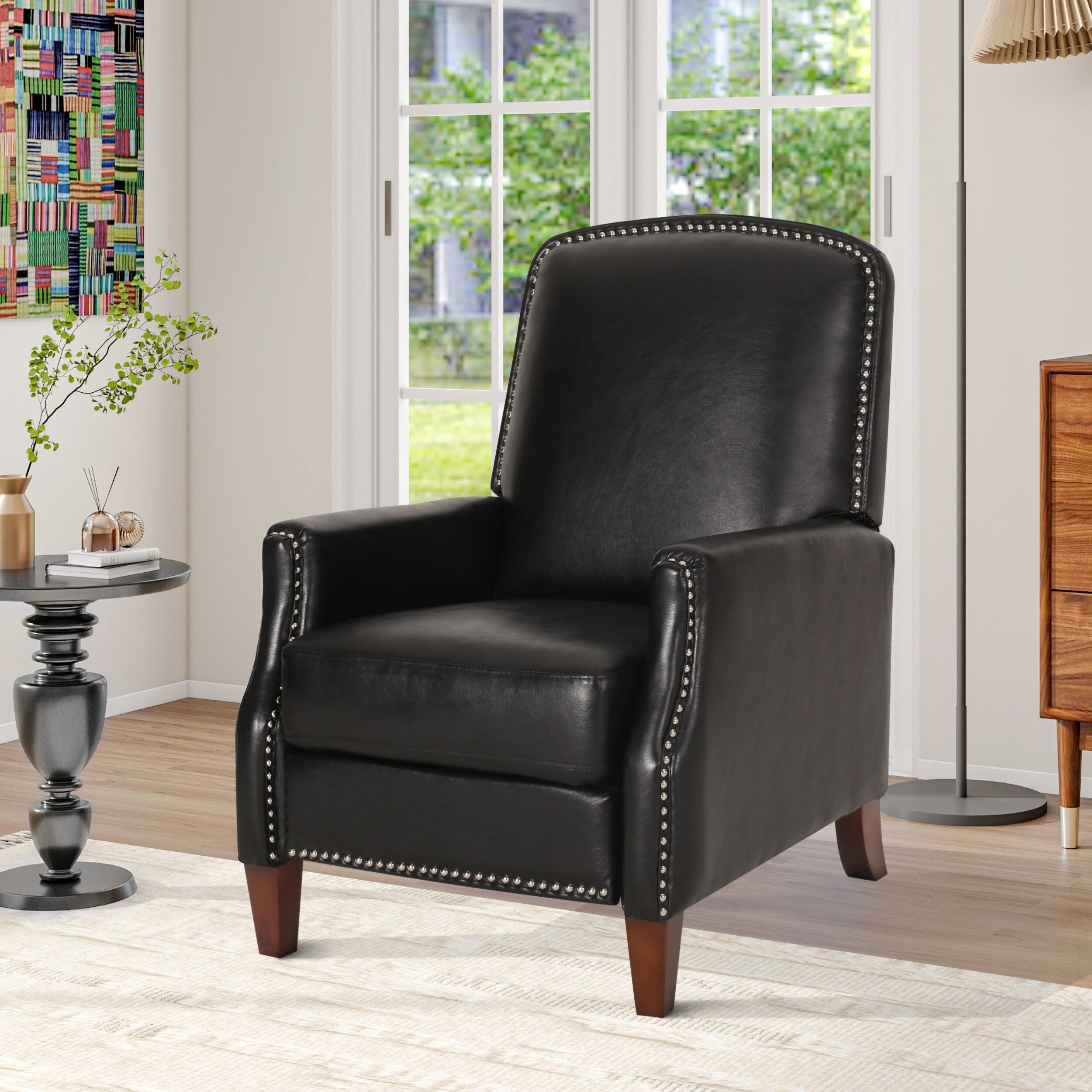 Fauteuil inclinable en cuir synthétique marron foncé avec rivets, confortable et inclinable pour le salon.