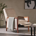 Fauteuil inclinable en tissu moderne du milieu du siècle, avec coutures en bois et dossier relevable, élégant fauteuil inclinable pour le salon.