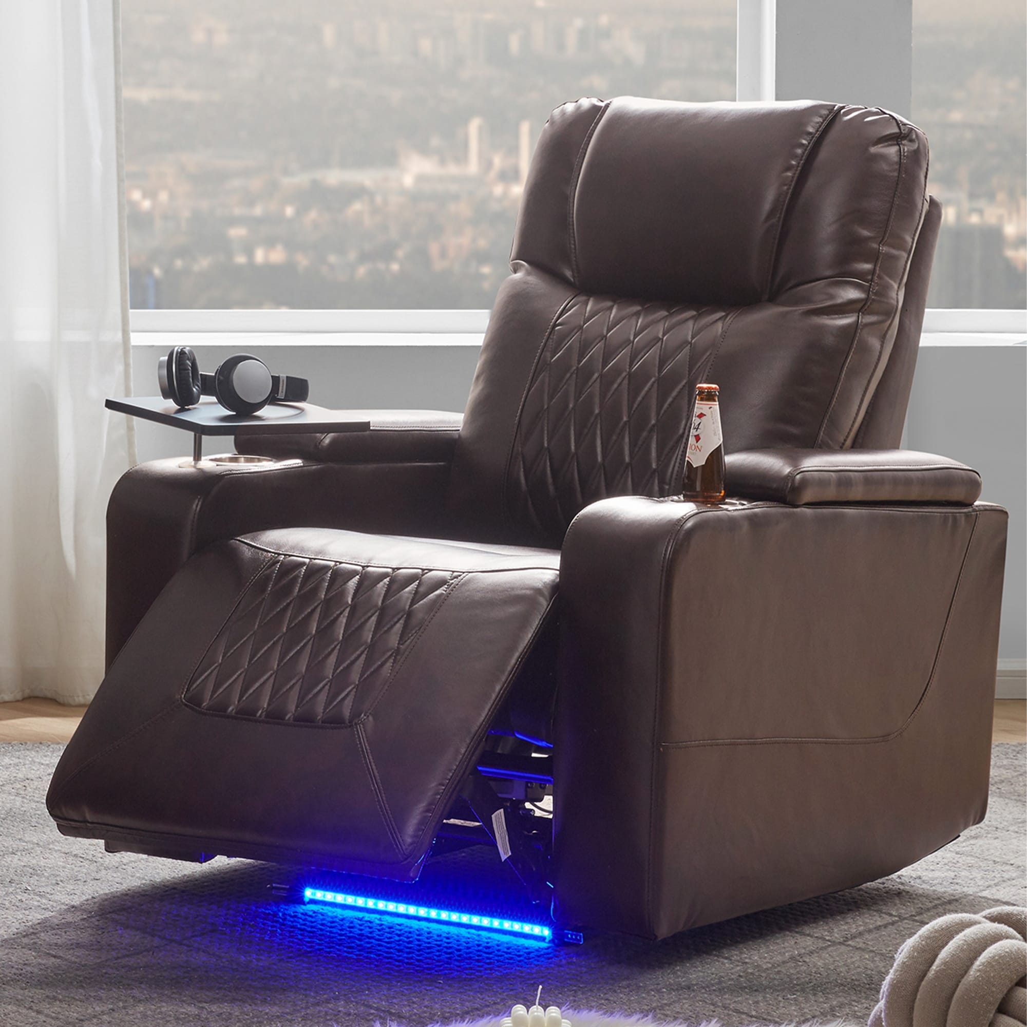 Fauteuil inclinable électrique Roomfitters avec ports de chargement USB, rangement dissimulé des accoudoirs, deux porte-gobelets et plateau pivotant à 360°
