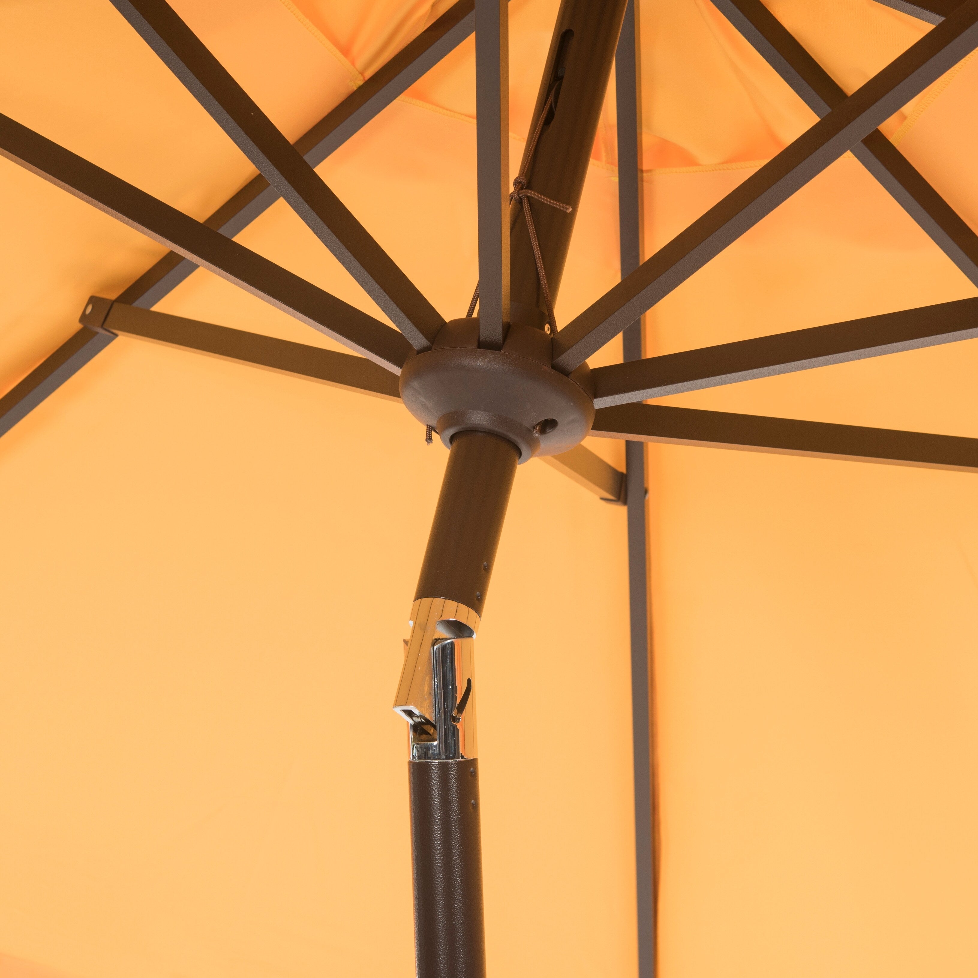 Parasol élégant SAFAVIEH Gebbine de 9 pieds