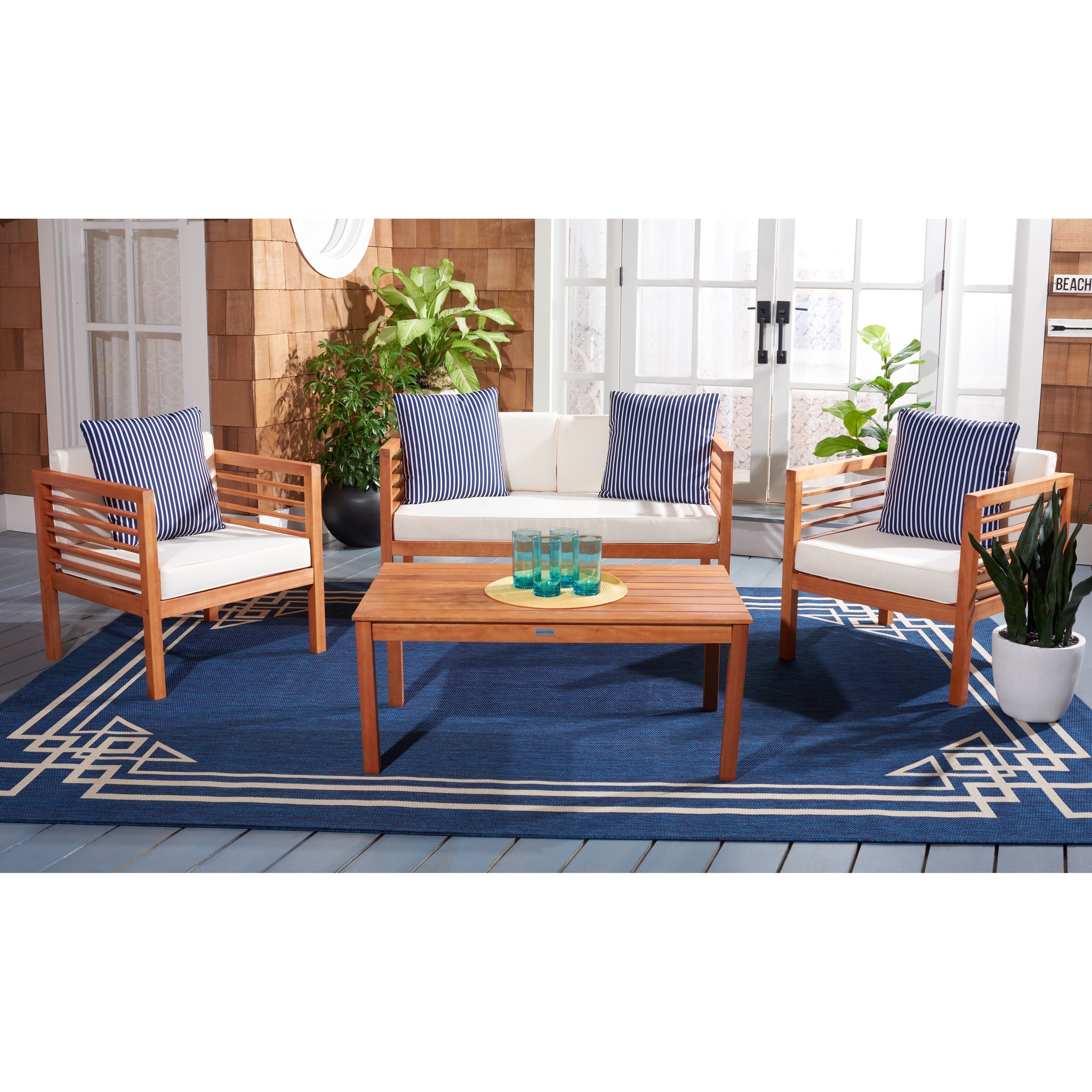 Ensemble de salon de jardin Alda 4 pièces SAFAVIEH avec coussins décoratifs – 51 L x 26 P x 26 H