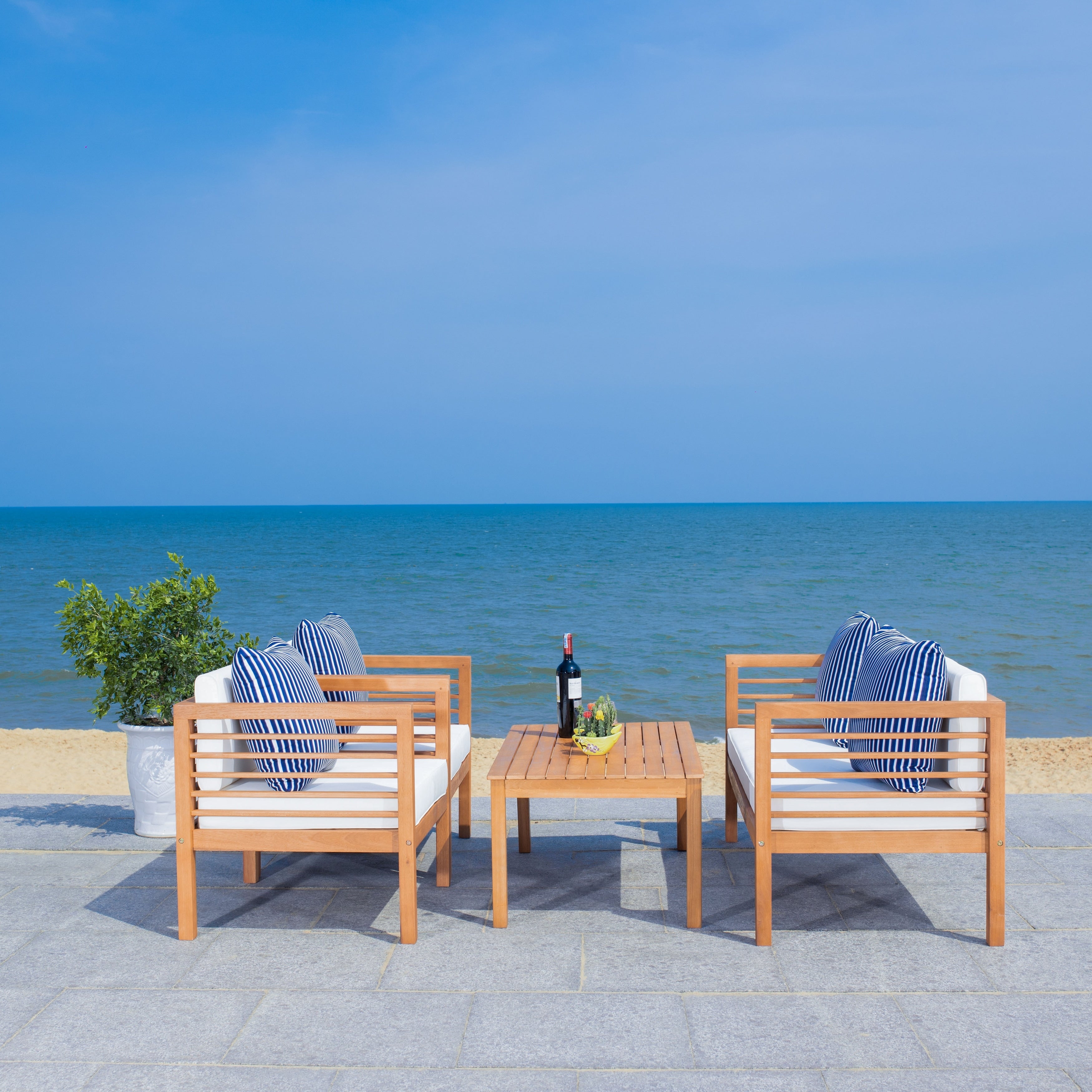 Ensemble de salon de jardin Alda 4 pièces SAFAVIEH avec coussins décoratifs – 51 L x 26 P x 26 H