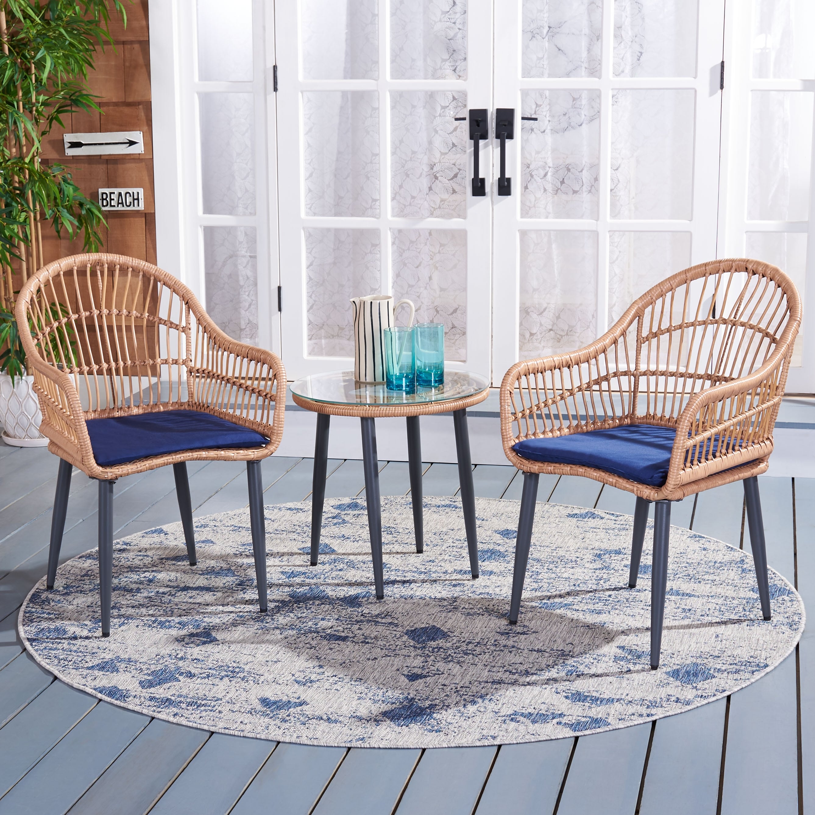 Ensemble de chaises longues Berlen 3 pièces SAFAVIEH Outdoor Living - Naturel/Bleu marine - 22 l x 24 p x 34 h
