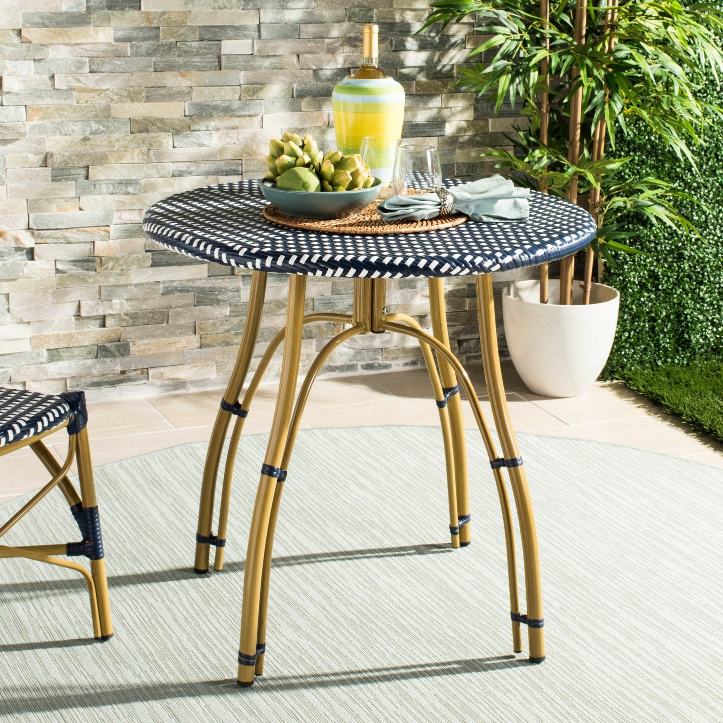Table de bistrot d'extérieur en rotin Myah SAFAVIEH - 31,5 l x 31,5 l x 30 h - 32 l x 32 p x 30 h