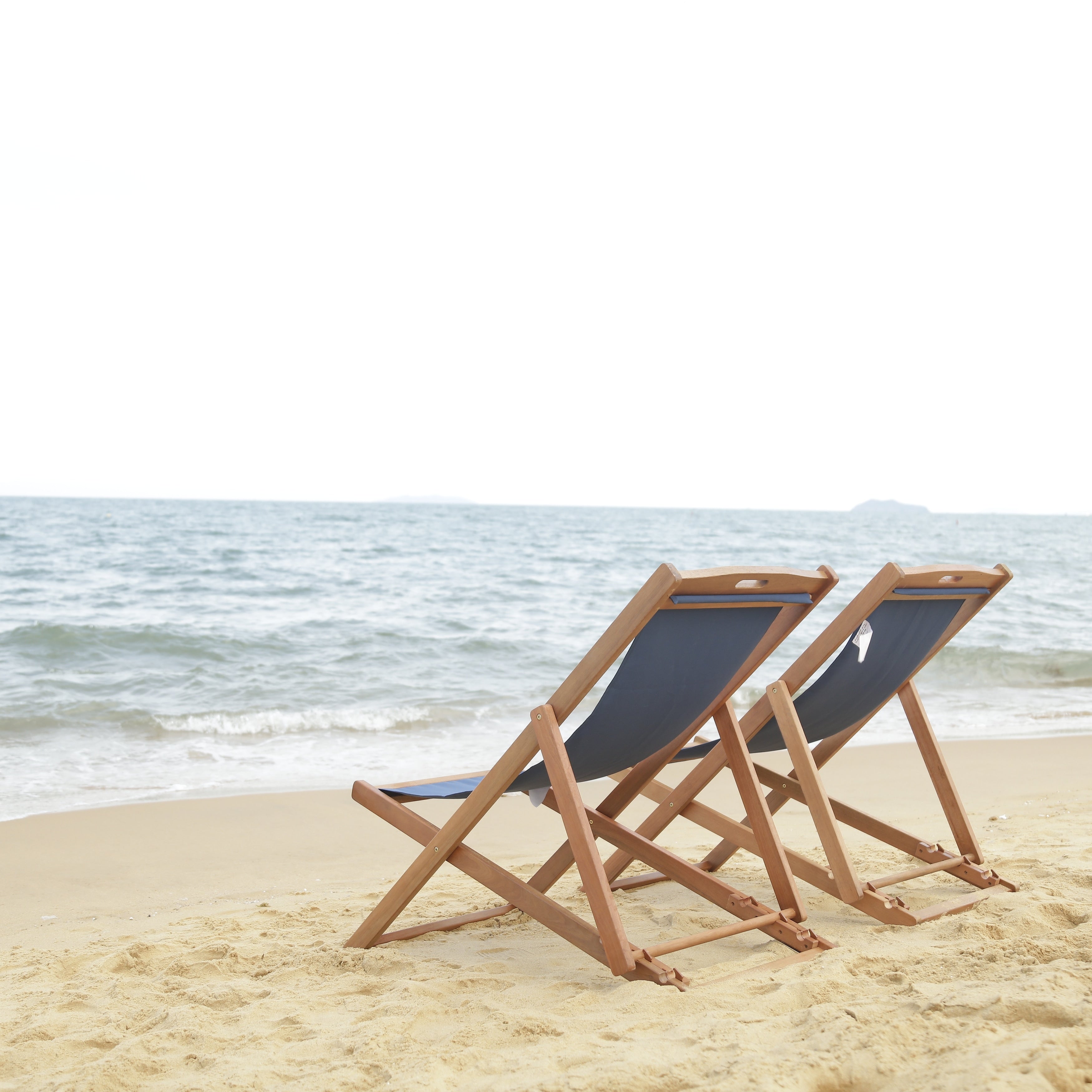 Chaises pliantes d'extérieur Natalya de SAFAVIEH (lot de 2) - 24 l x 34 p x 41 h