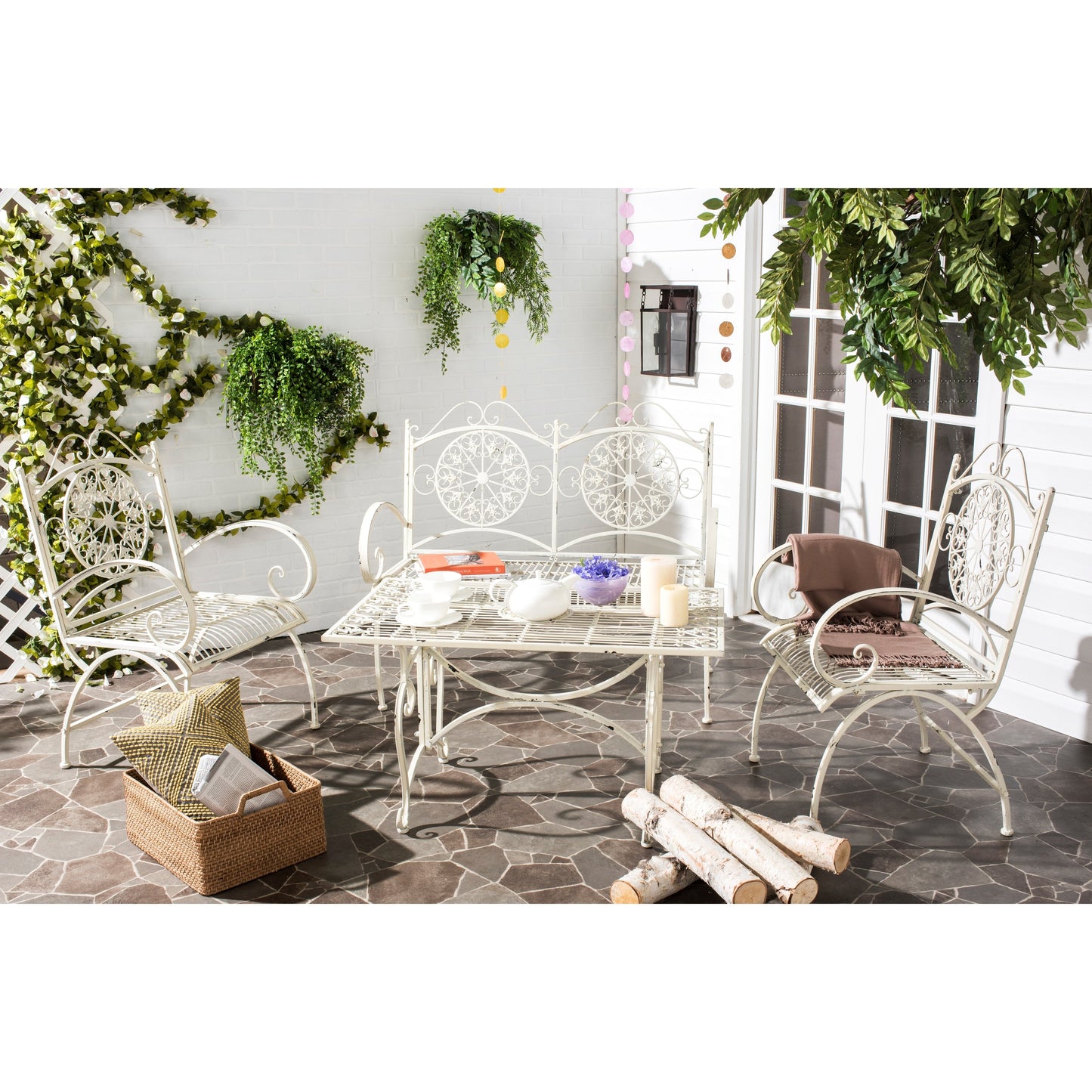 Ensemble de patio 4 pièces SAFAVIEH Nyasia en fer forgé victorien - 45 l x 39 P x 22 H