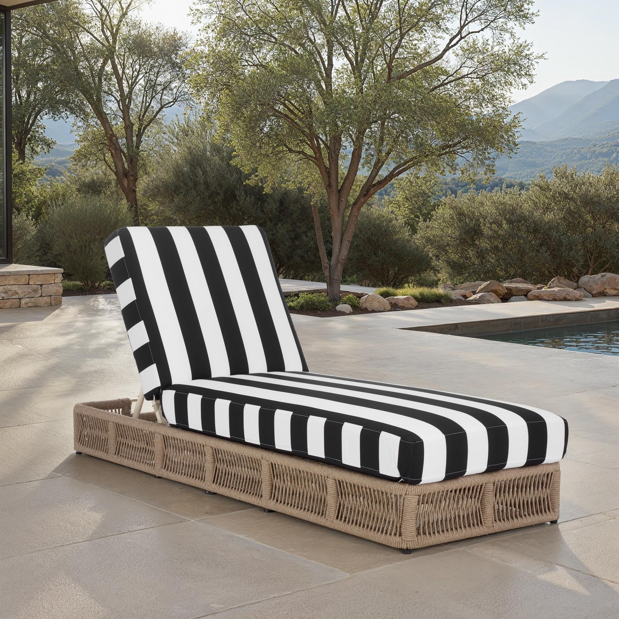 Chaise longue d'extérieur Tinna de SAFAVIEH - 75 L x 25 P x 13 H