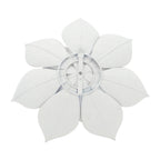 Sculpture murale contemporaine en métal représentant une fleur de lotus de Sagebrook Home