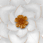 Sculpture murale contemporaine en métal représentant une fleur de lotus de Sagebrook Home