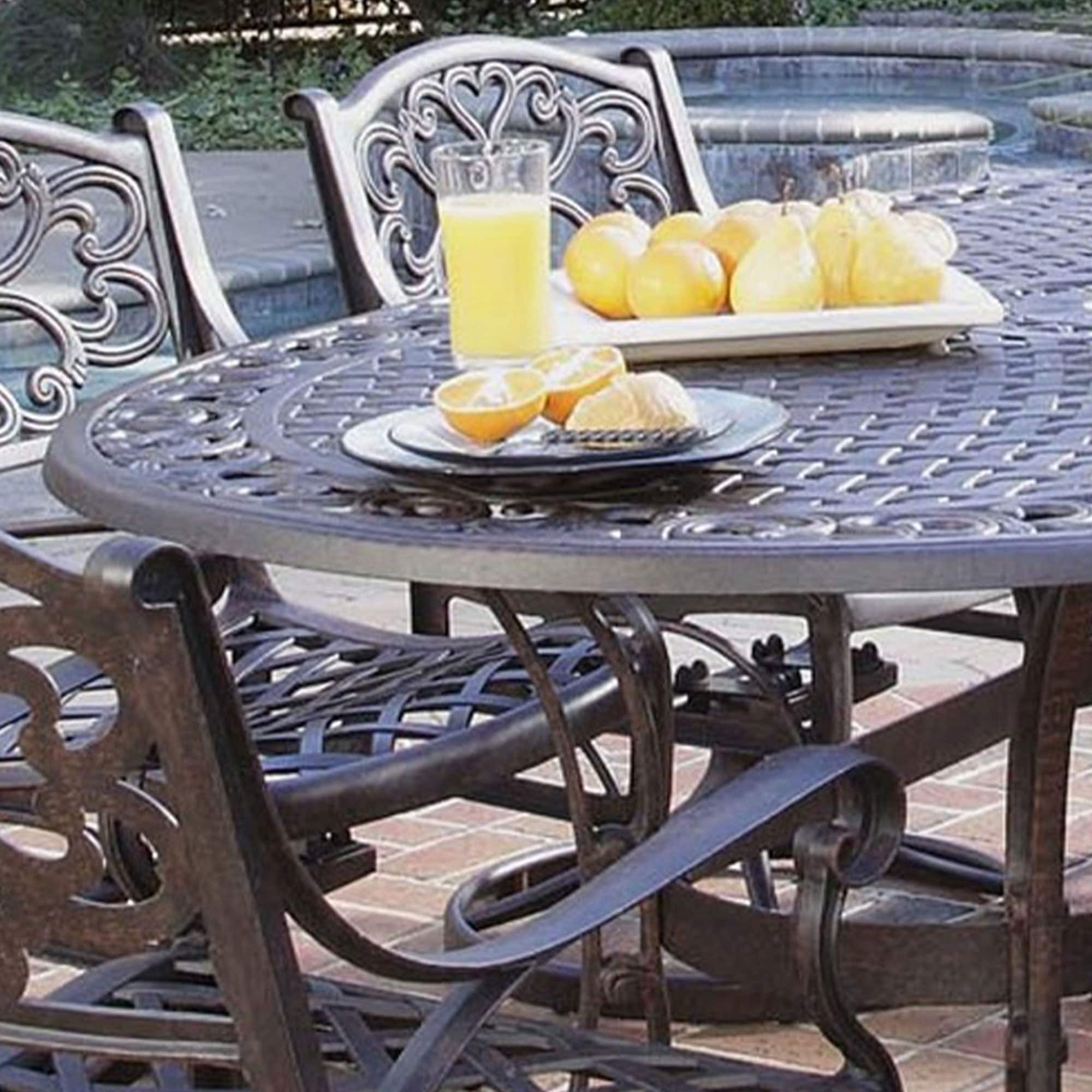 Ensemble de salle à manger d'extérieur Sanibel en fonte d'aluminium, 7 pièces, avec table ovale et 6 chaises pivotantes, par Homestyles
