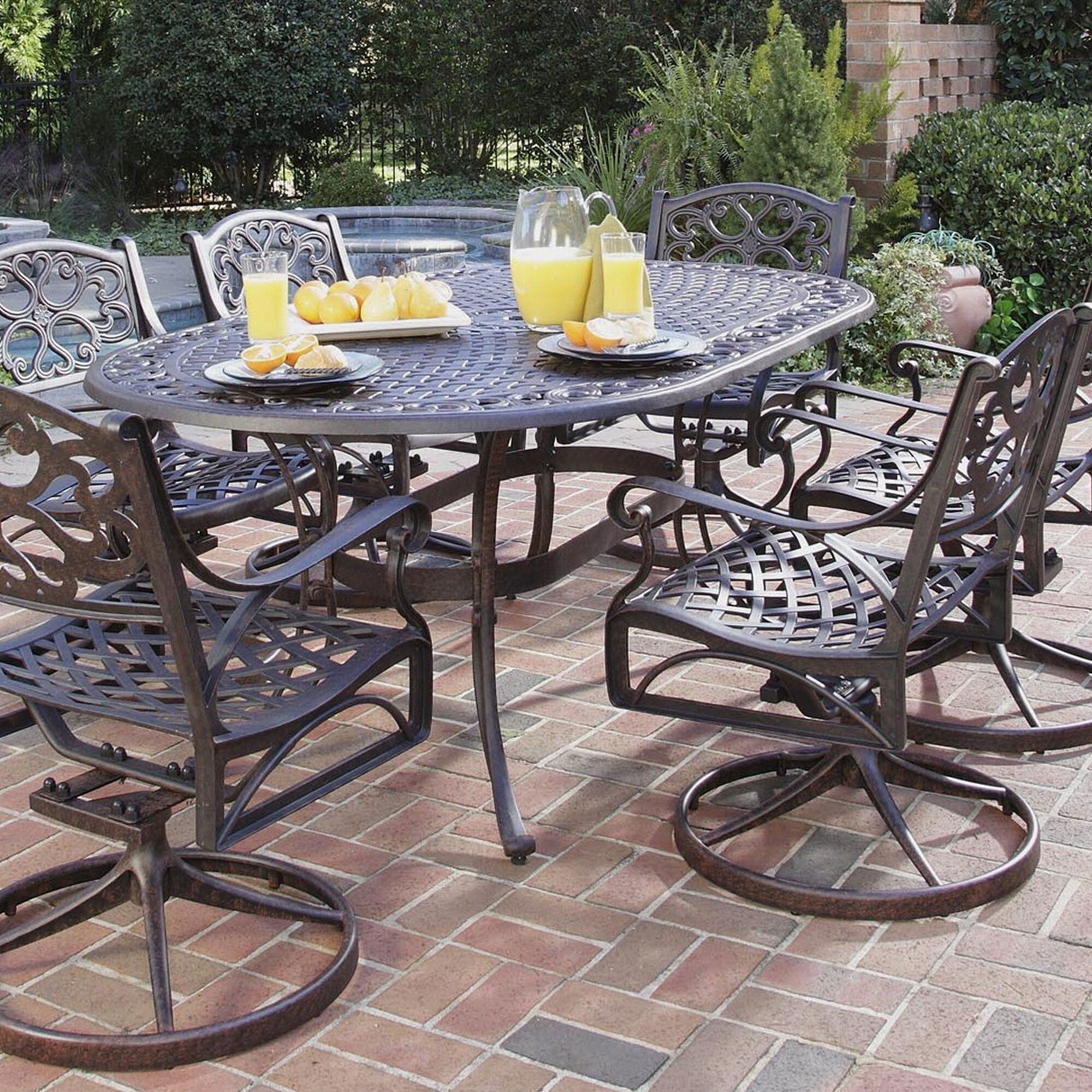 Ensemble de salle à manger d'extérieur Sanibel en fonte d'aluminium, 7 pièces, avec table ovale et 6 chaises pivotantes, par Homestyles