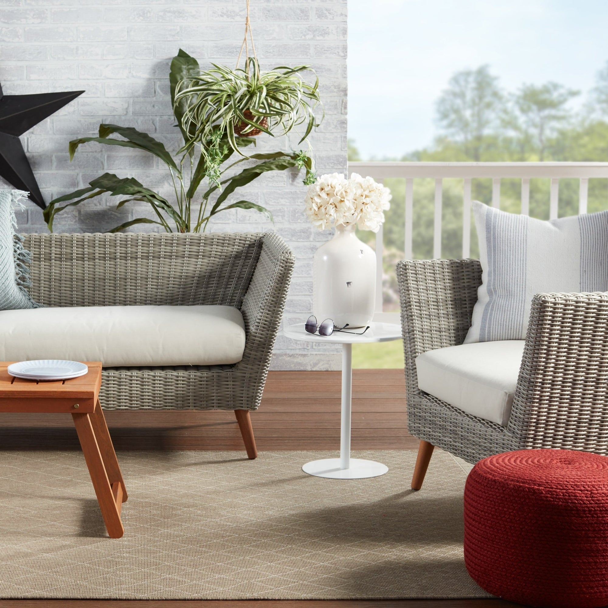 Jaipur Living Saba Solar Round Indoor/Outdoor Polyester Pouf Ottoman/Foot Stool - 18X18X12
