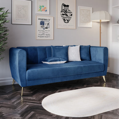 Canapé 3 places en velours Scarlett à accoudoirs évasés et 4 coussins décoratifs